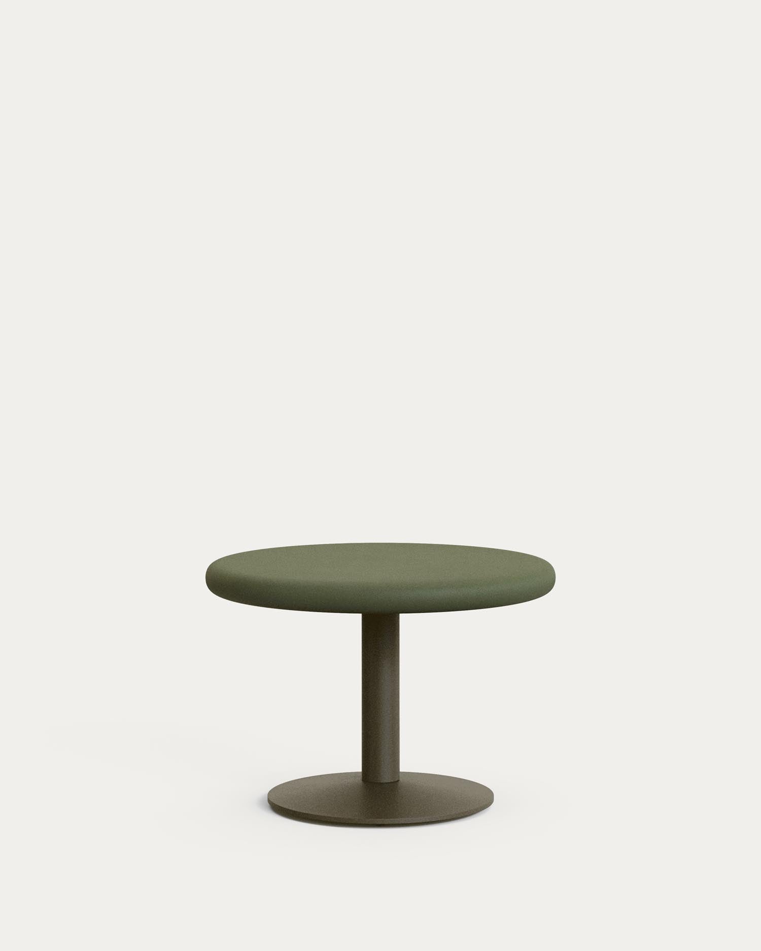 Runder Outdoor-Tisch Esilda mit Tischplatte aus grünem Zement Ø 70 cm und grünem Stahlfuss Ø 42 x 45 cm in Khaki präsentiert im Onlineshop von KAQTU Design AG. Gartentisch ist von Kave Home