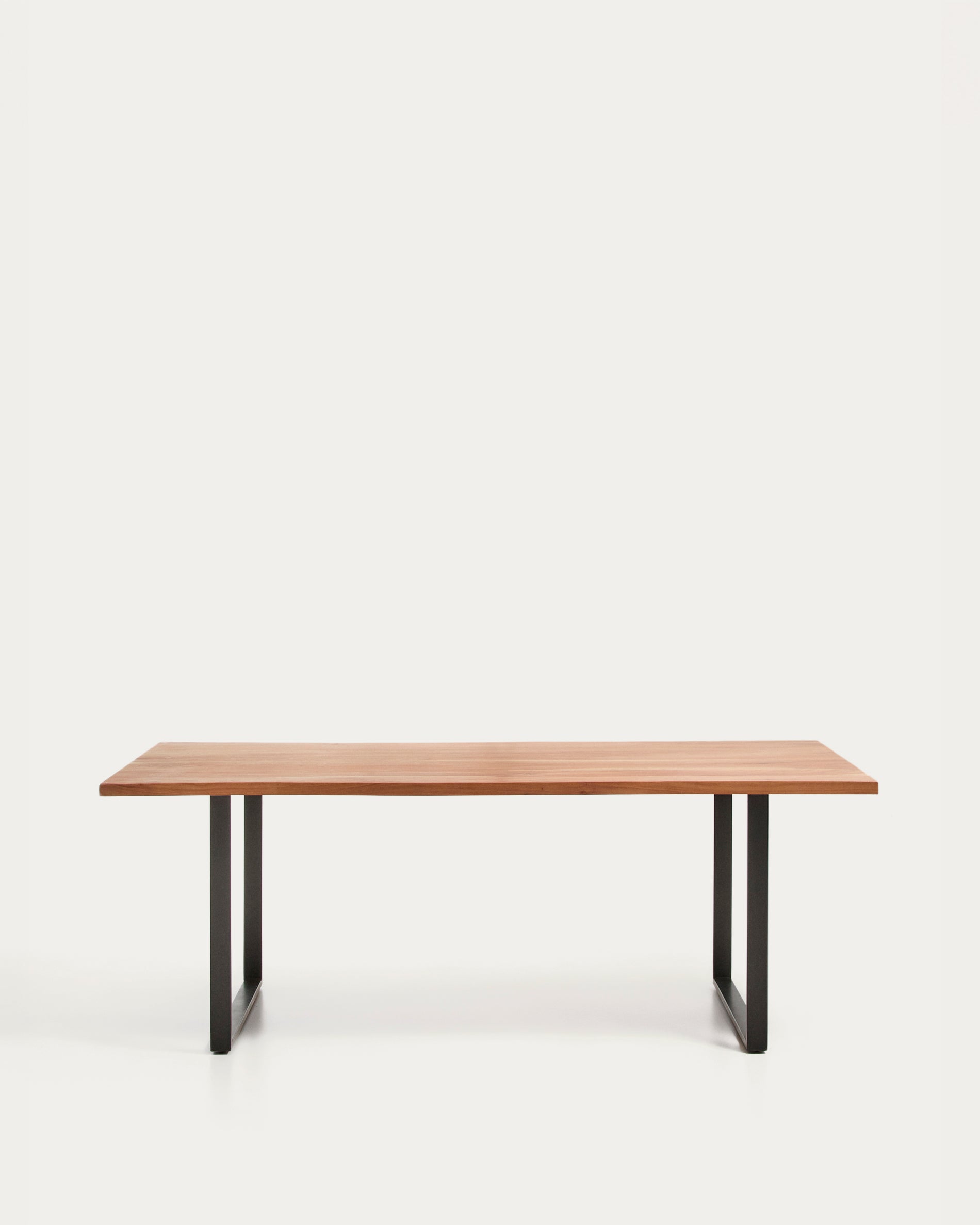 Tisch Uxue aus massivem Akazienholz mit Beinen aus schwarzem Stahl 200 x 90 cm in Natur präsentiert im Onlineshop von KAQTU Design AG. Esstisch ist von Kave Home