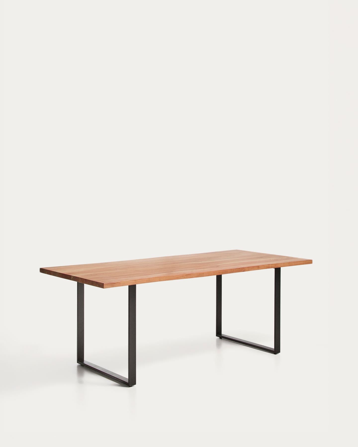 Tisch Uxue aus massivem Akazienholz mit Beinen aus schwarzem Stahl 200 x 90 cm in Natur präsentiert im Onlineshop von KAQTU Design AG. Esstisch ist von Kave Home