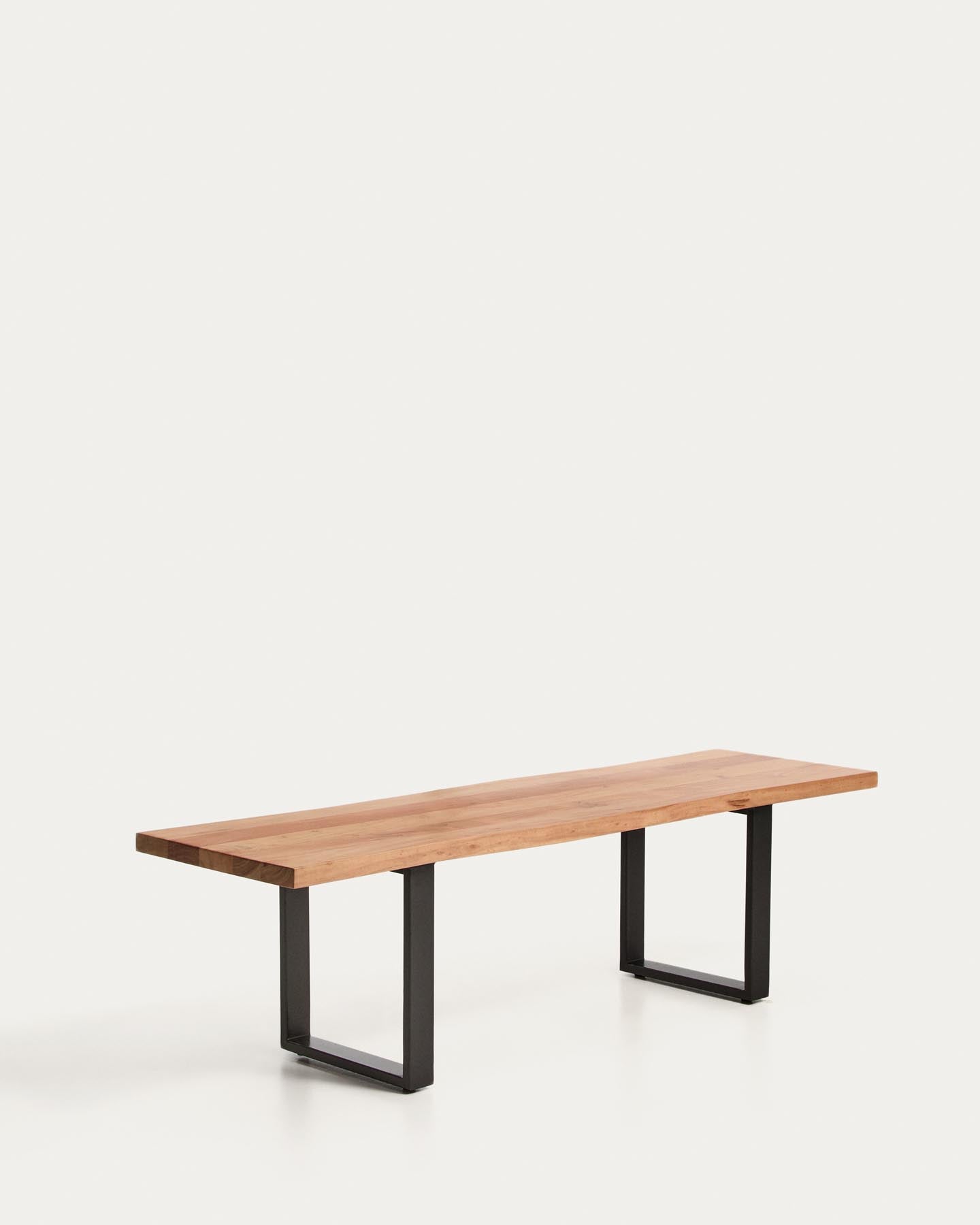 Bank Uxue aus massivem Akazienholz mit Beinen aus schwarzem Stahl 160 x 45 cm in Natur präsentiert im Onlineshop von KAQTU Design AG. Sitzbank ist von Kave Home