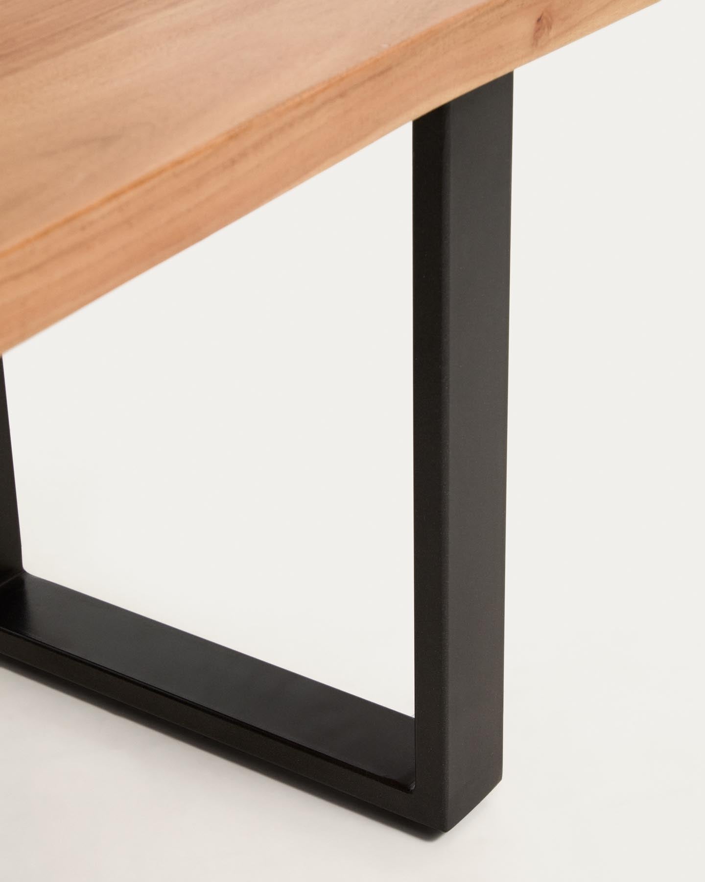 Bank Uxue aus massivem Akazienholz mit Beinen aus schwarzem Stahl 140 x 45 cm in Natur präsentiert im Onlineshop von KAQTU Design AG. Sitzbank ist von Kave Home