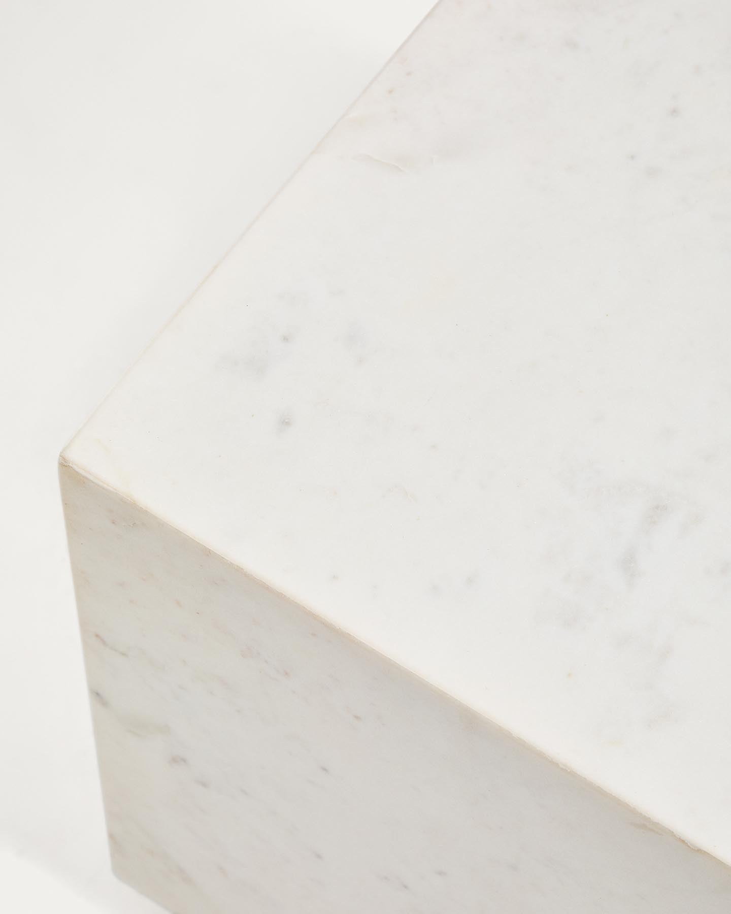 Beistelltisch Sorein aus weißem Marmor, 40 x 40 cm in Weiß präsentiert im Onlineshop von KAQTU Design AG. Beistelltisch ist von Kave Home