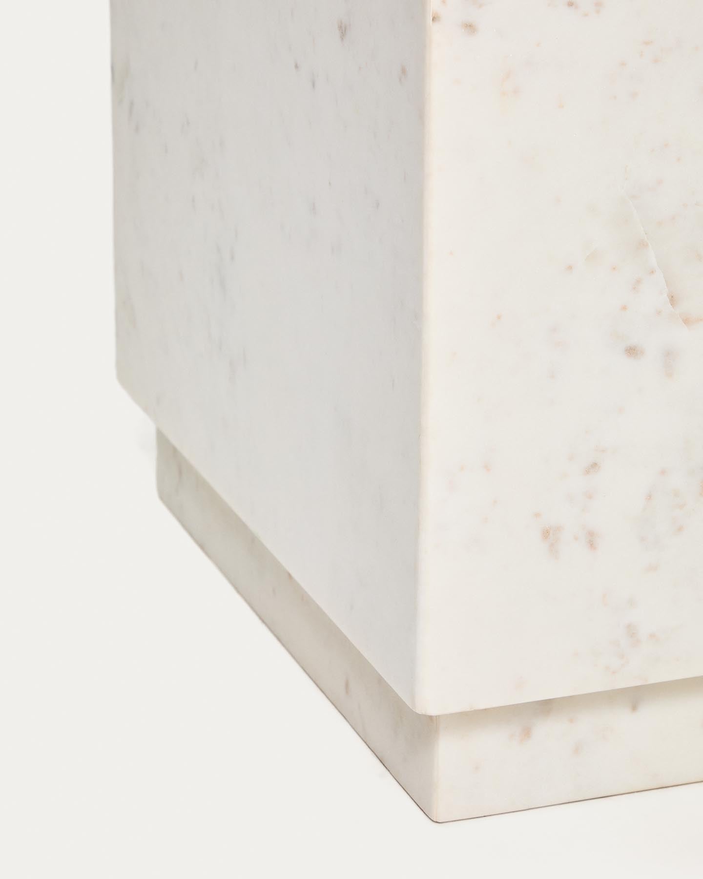 Beistelltisch Sorein aus weißem Marmor, 40 x 40 cm in Weiß präsentiert im Onlineshop von KAQTU Design AG. Beistelltisch ist von Kave Home