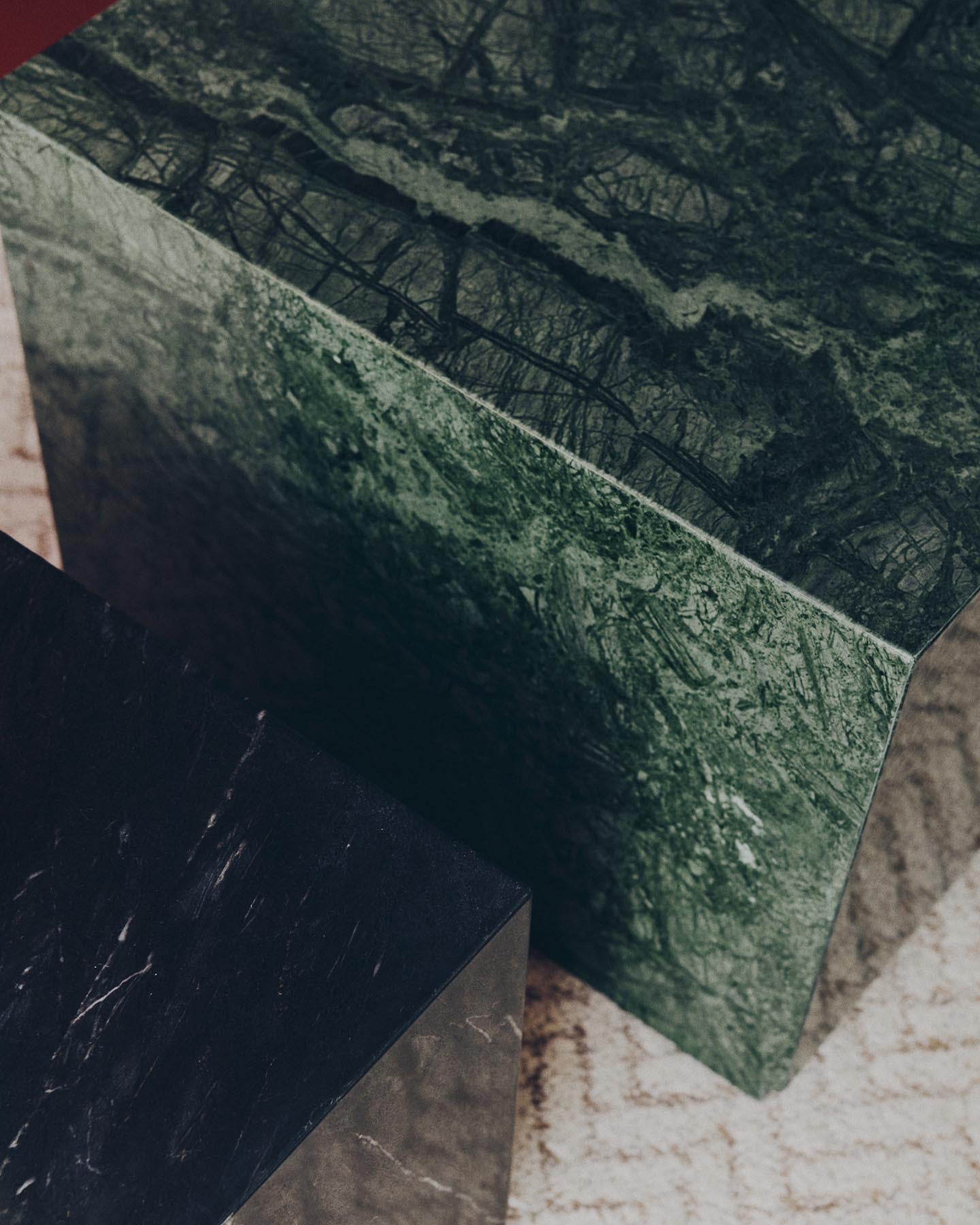 Beistelltisch Sorein aus schwarzem Marmor, 40 x 40 cm in Schwarz präsentiert im Onlineshop von KAQTU Design AG. Beistelltisch ist von Kave Home