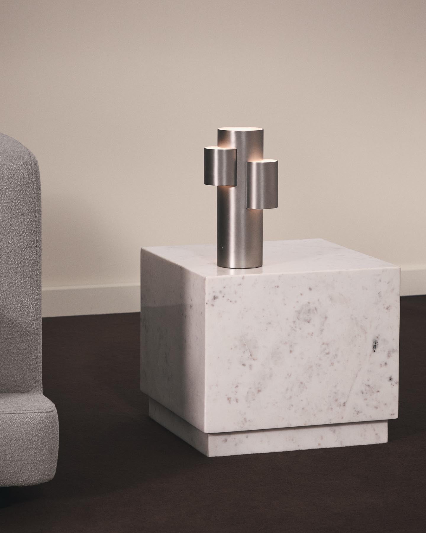 Beistelltisch Sorein aus weißem Marmor, 50 x 50 cm in Weiß präsentiert im Onlineshop von KAQTU Design AG. Beistelltisch ist von Kave Home