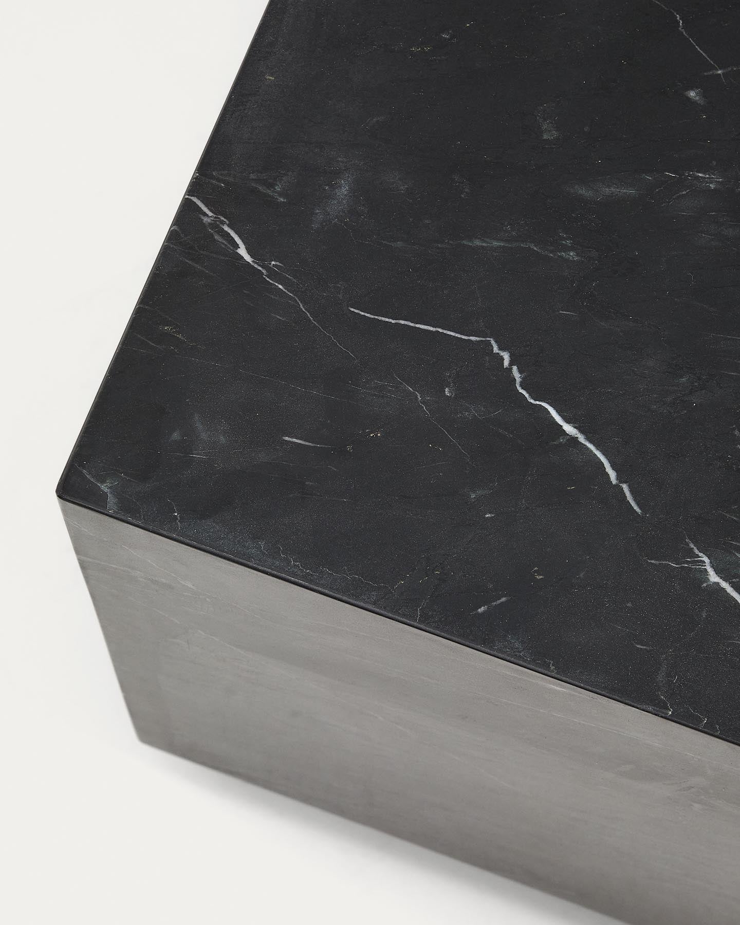 Beistelltisch Sorein aus schwarzem Marmor, 50 x 50 cm in Schwarz präsentiert im Onlineshop von KAQTU Design AG. Beistelltisch ist von Kave Home