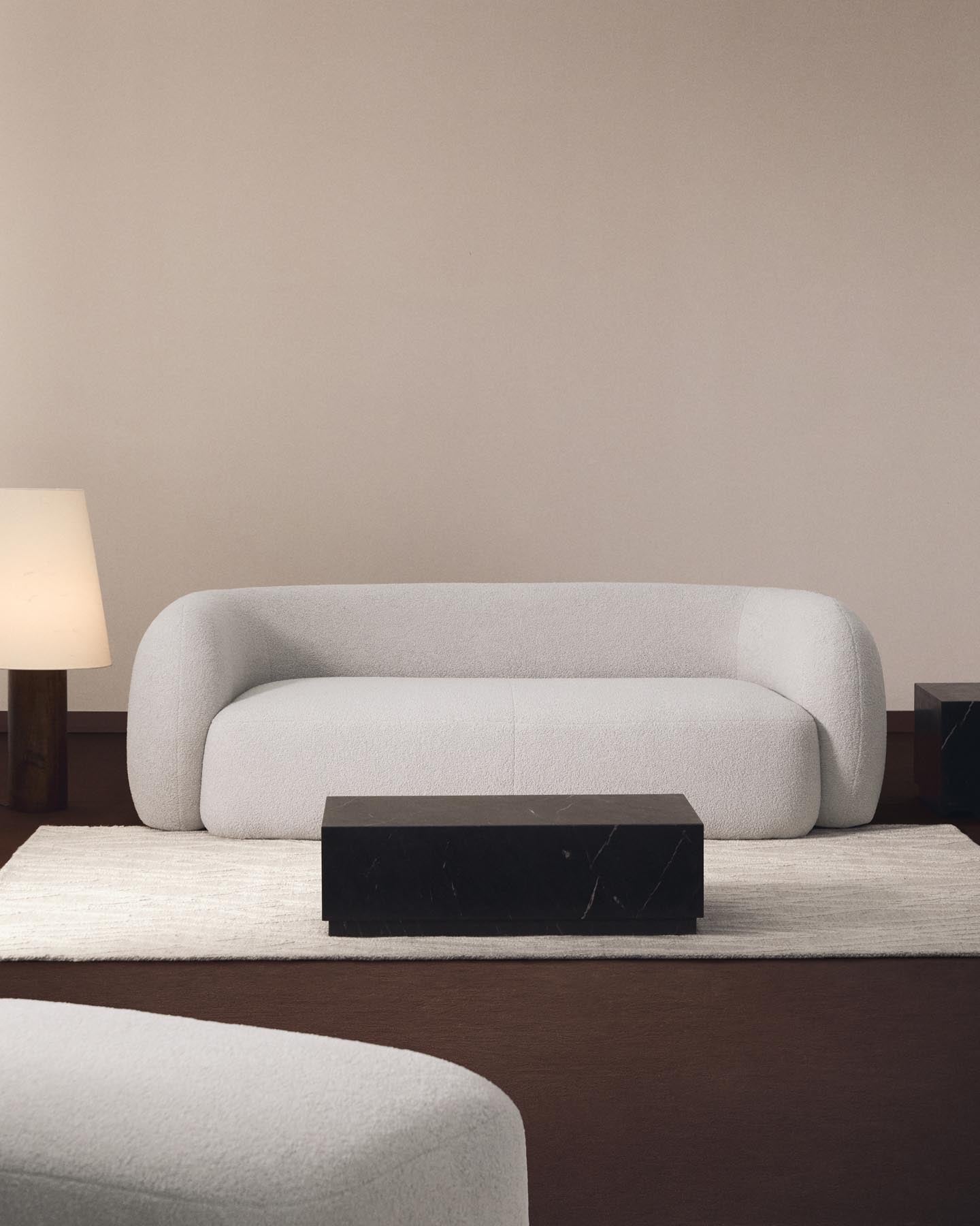 Marmortisch Sorein aus schwarzem Marmor 100 x 50 cm in Schwarz präsentiert im Onlineshop von KAQTU Design AG. Couchtisch ist von Kave Home