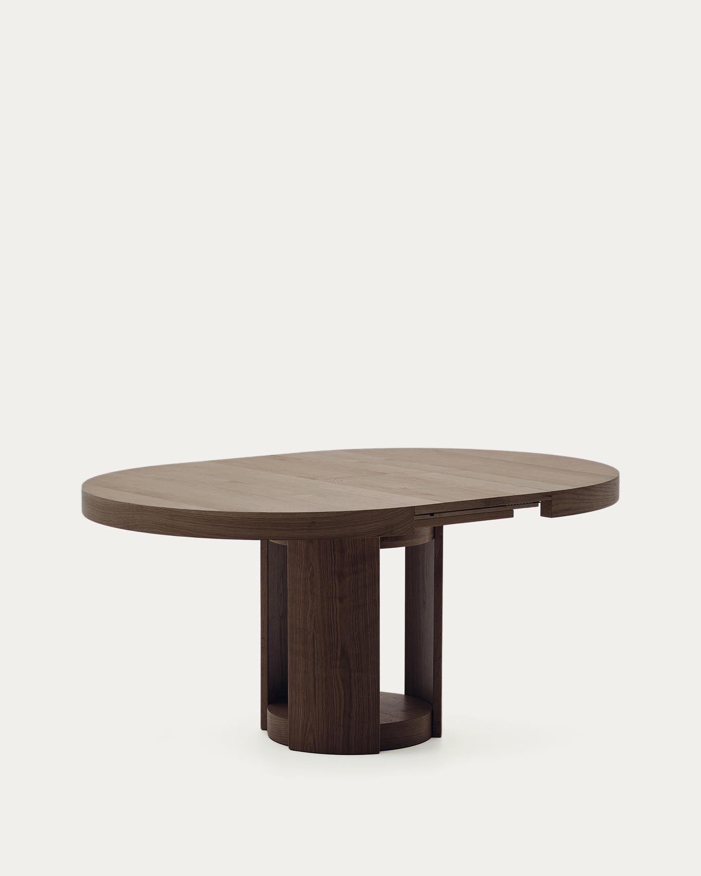 Artis ausziehbarer runder Tisch aus Massivholz und Eichenfurnier mit Walnuss-Finish, FSC 100%, 120 (170) x 80 cm in Dunkelbraun präsentiert im Onlineshop von KAQTU Design AG. Esstisch ist von Kave Home