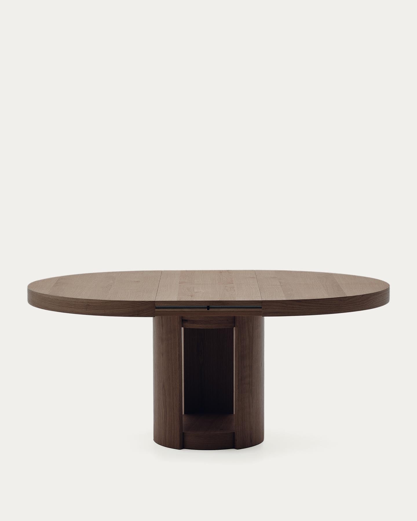 Artis ausziehbarer runder Tisch aus Massivholz und Eichenfurnier mit Walnuss-Finish, FSC 100%, 150 (200) x 80 cm in Dunkelbraun präsentiert im Onlineshop von KAQTU Design AG. Esstisch ist von Kave Home