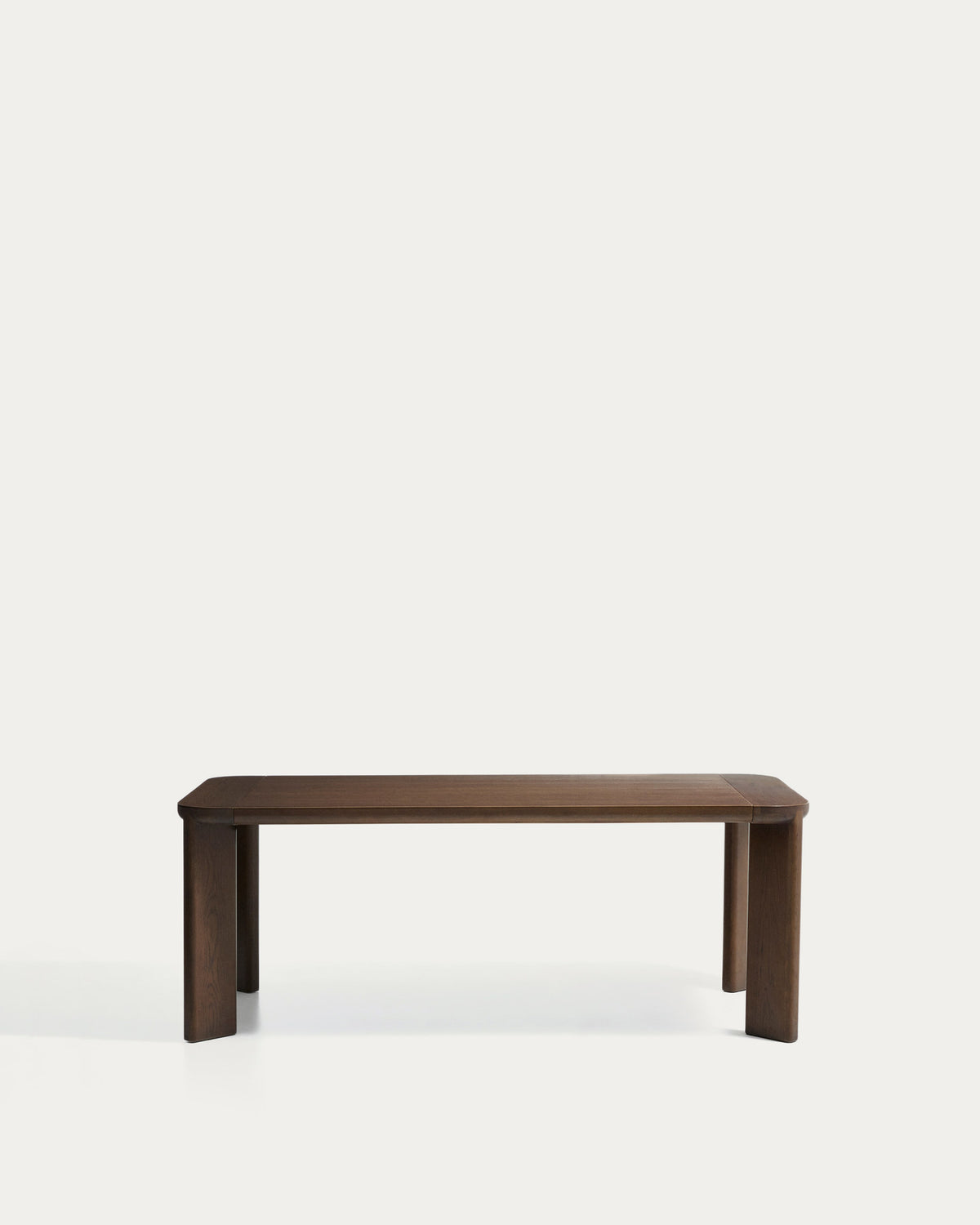 Ausziehtisch Jondal aus massivem Eichenholz und Eichenfurnier mit Nussbaumfinish, FSC 100 %, 200 (286) x 100 cm in Dunkelbraun präsentiert im Onlineshop von KAQTU Design AG. Esstisch ist von Kave Home