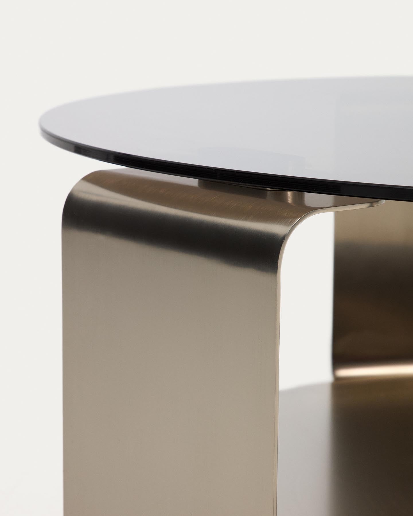 Couchtisch Dolven aus braunem Glas und gebürstetem Stahl, Ø 80 cm in Anthrazit präsentiert im Onlineshop von KAQTU Design AG. Couchtisch ist von Kave Home