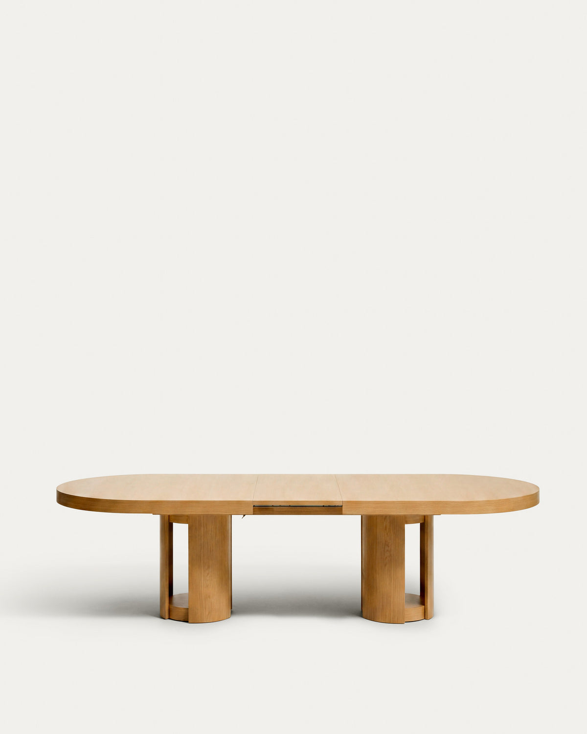 Artis ausziehbarer ovaler Tisch aus Massivholz und Eichenfurnier mit natürlichem Finish, FSC 100%, 240 (290) x 110 cm in Natur präsentiert im Onlineshop von KAQTU Design AG. Esstisch ist von Kave Home