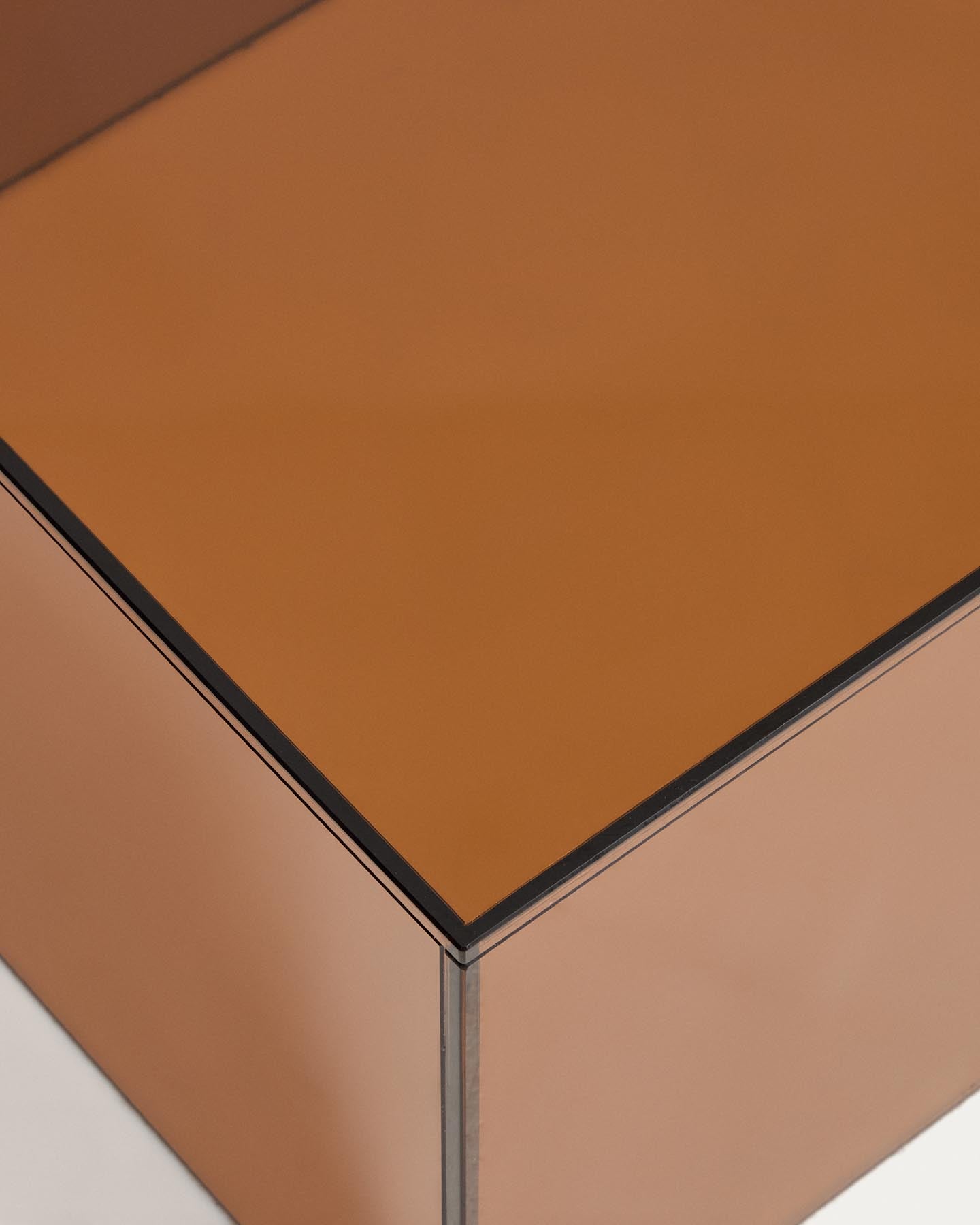 Couchtisch Orlia aus gehärtetem Glas in Braun, 110 x 50 cm in Braun präsentiert im Onlineshop von KAQTU Design AG. Couchtisch ist von Kave Home