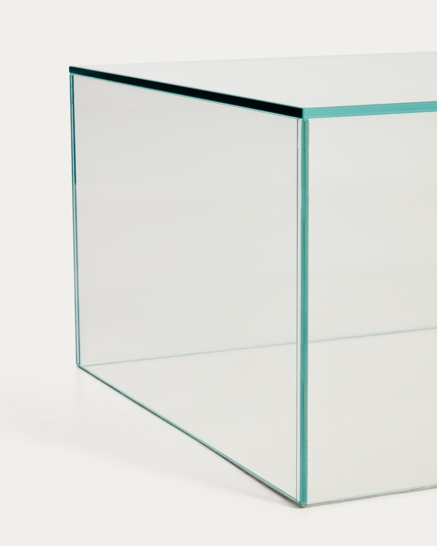 Beistelltisch Orlia aus transparentem gehärtetem Glas, 50 x 50 cm in Transparent präsentiert im Onlineshop von KAQTU Design AG. Beistelltisch ist von Kave Home