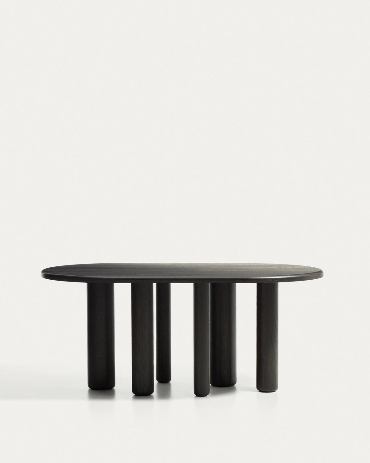 Mailen ovaler Tisch aus Eschenfurnier mit dunklem Finish Ø 180 x 105 cm in Dunkelbraun präsentiert im Onlineshop von KAQTU Design AG. Esstisch ist von Kave Home