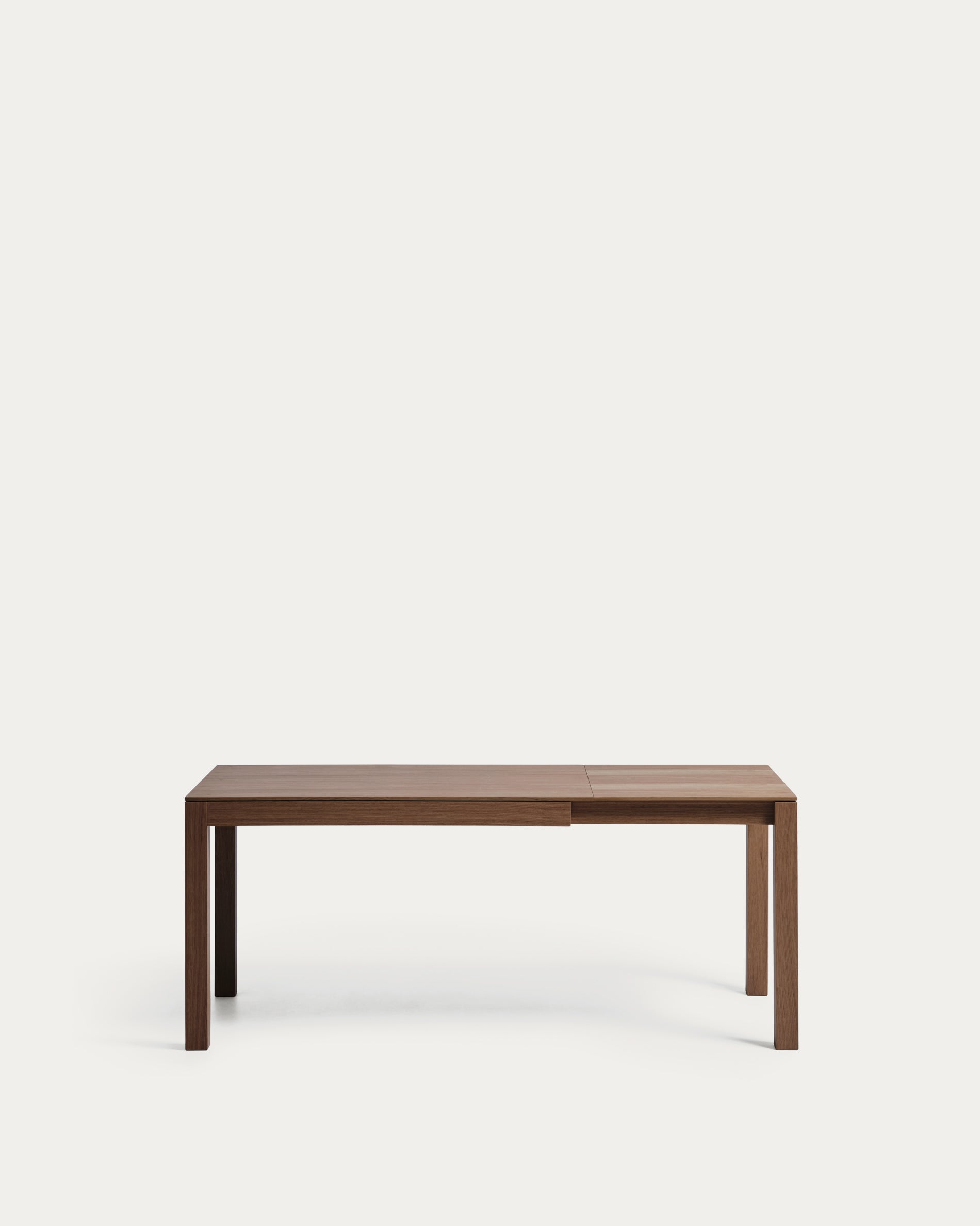 Ausziehtisch Narevi aus Eichenfurnier mit Walnuss-Finish 130 (190) x 80 cm in Dunkelbraun präsentiert im Onlineshop von KAQTU Design AG. Esstisch ist von Kave Home