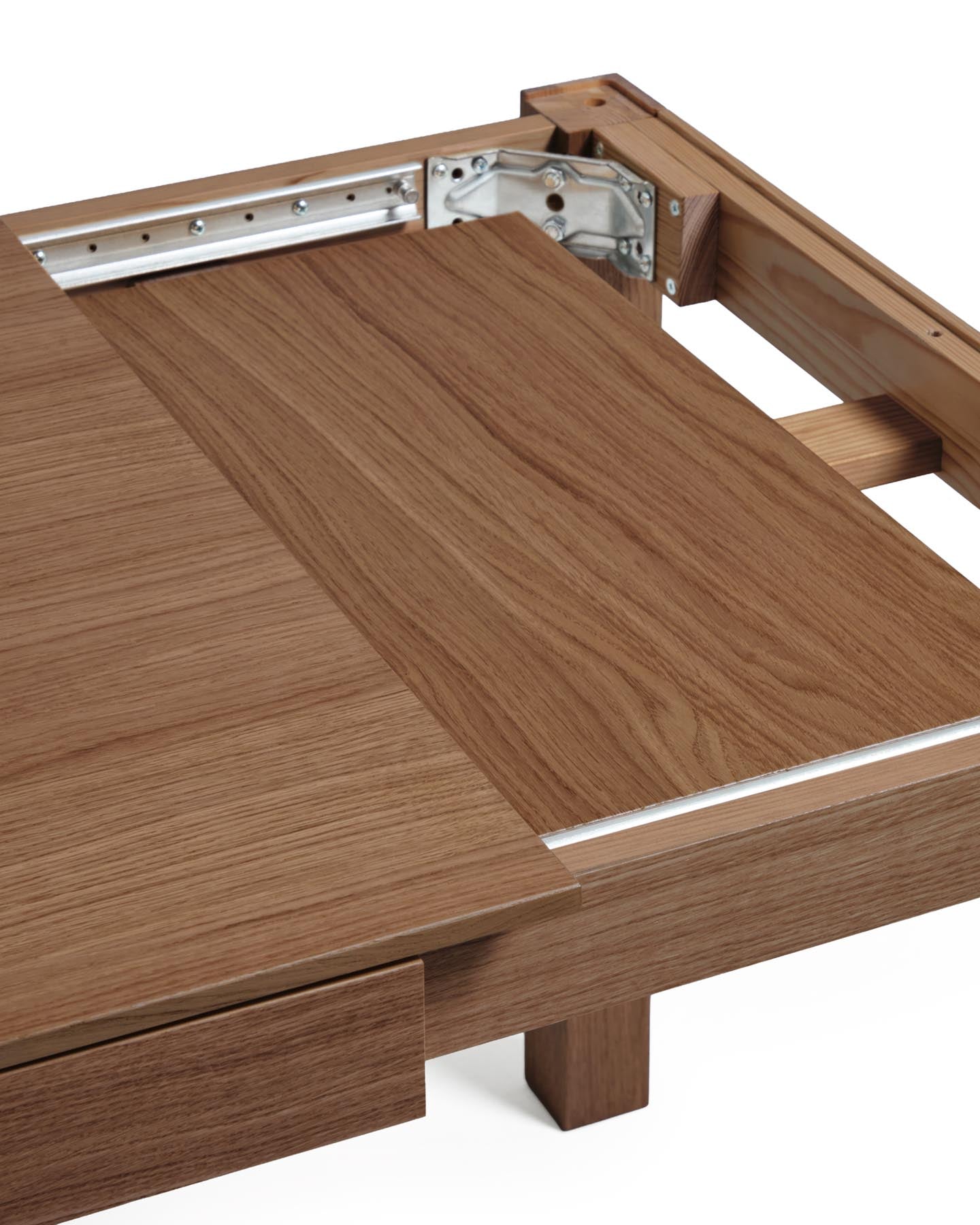 Ausziehtisch Narevi aus Eichenfurnier mit Walnuss-Finish 210 (270) x 100 cm in Dunkelbraun präsentiert im Onlineshop von KAQTU Design AG. Esstisch ist von Kave Home