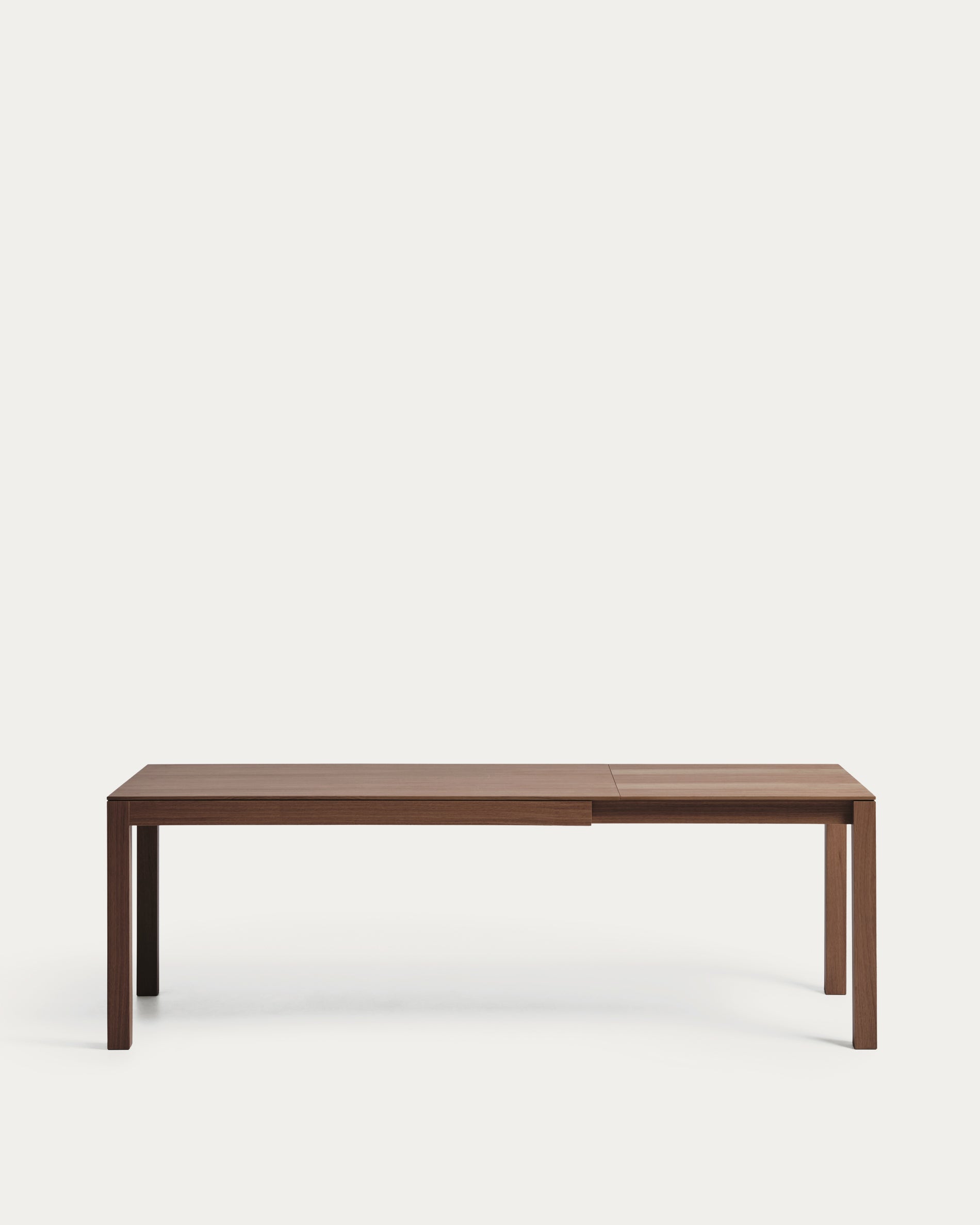 Ausziehtisch Narevi aus Eichenfurnier mit Walnuss-Finish 210 (270) x 100 cm in Dunkelbraun präsentiert im Onlineshop von KAQTU Design AG. Esstisch ist von Kave Home