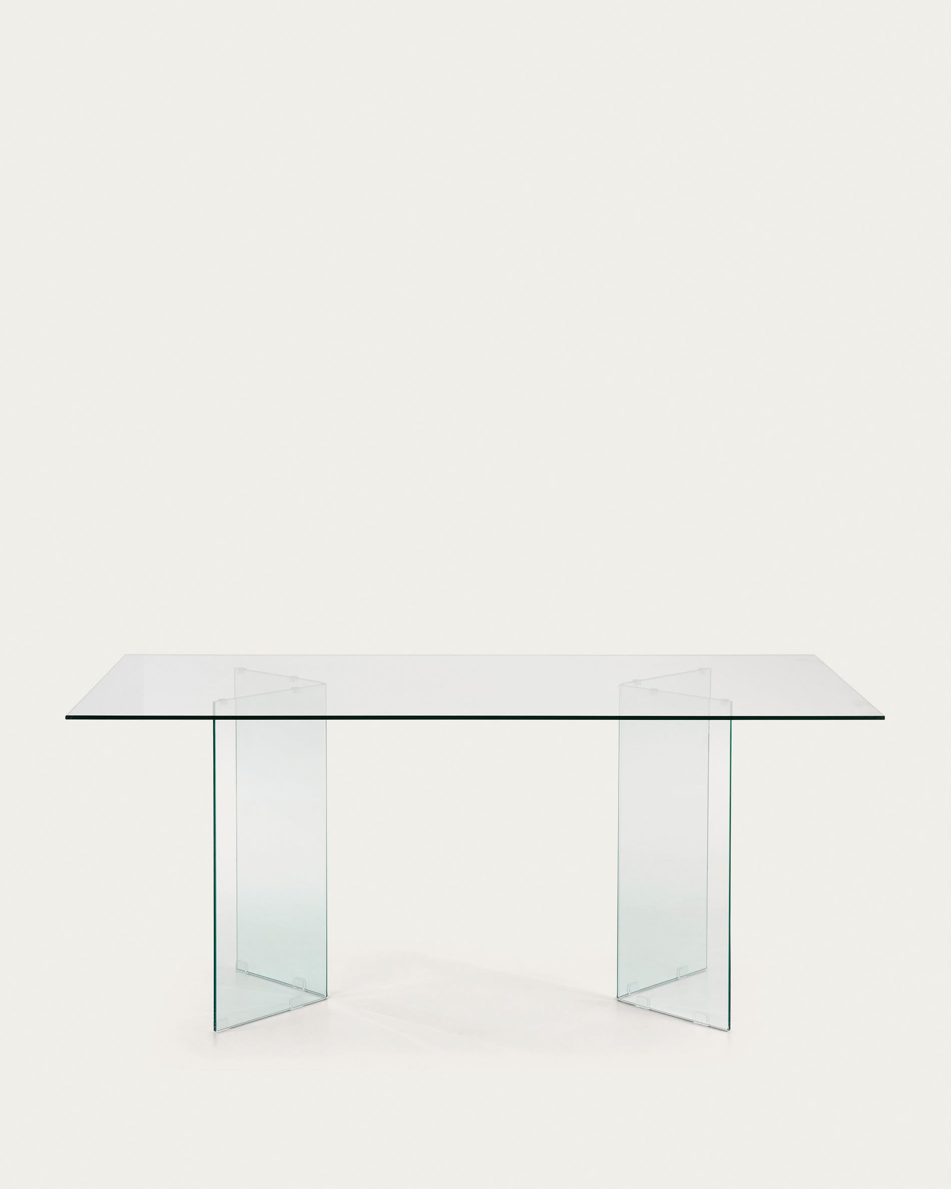 Moderner Glastisch Burano von Kave Home, 200x90 cm, mit elegantem Design und hochwertiger Verarbeitung für stilvolle Räume.