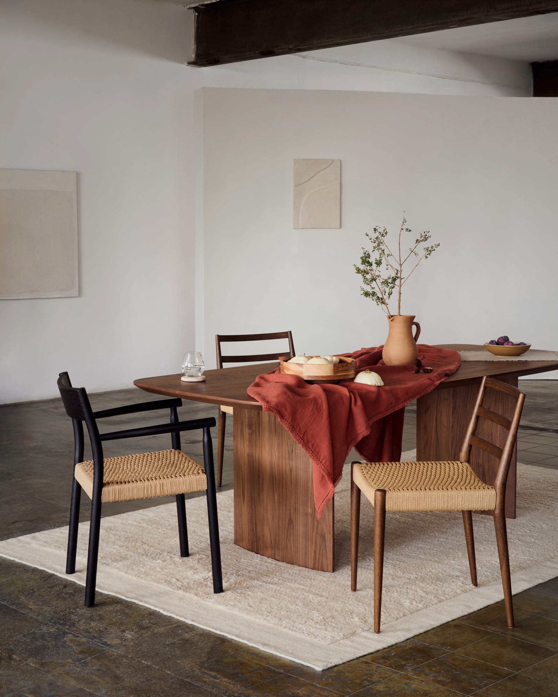 Moderner Litto Tisch aus Walnussfurnier, 240 x 100 cm, von Kave Home. Ideal für elegante Wohn- oder Arbeitsräume.