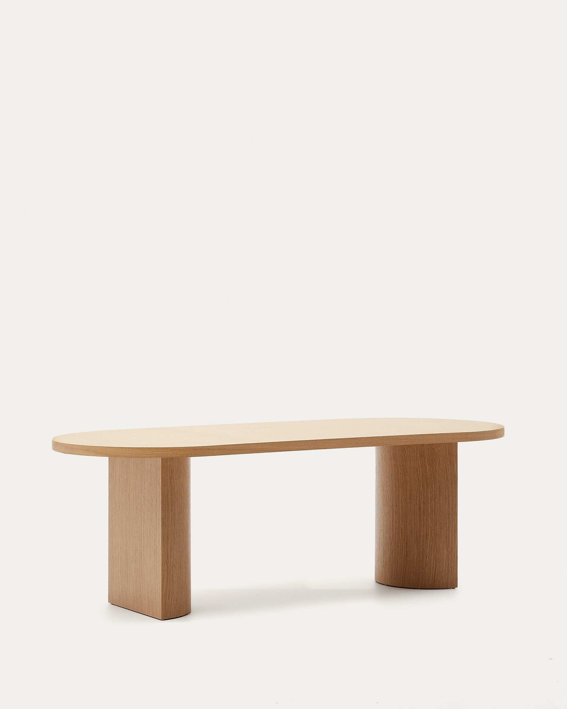 Moderner Nealy Tisch aus Eichenfurnier, 200x100 cm, mit natürlichem Finish. Perfekt für stilvolle und zeitgemäße Wohnräume.