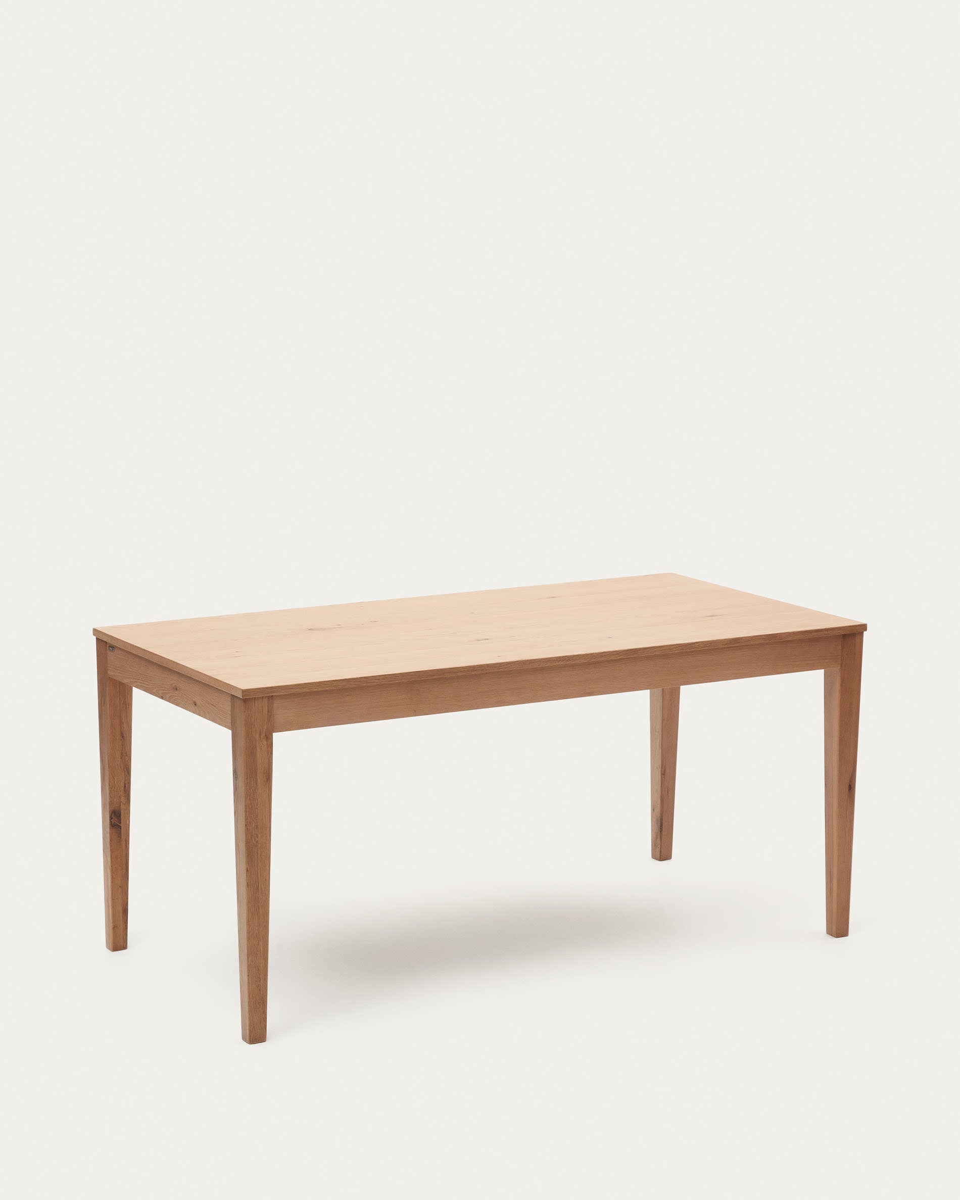 3D-Modell eines eleganten, ausziehbaren Yain Tisches aus Eichenfurnier, erweiterbar von 160 auf 220 cm.