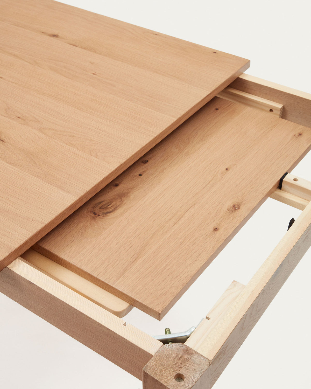 Yain Ausziehtisch aus Eichenfurnier und massiver Eiche 160 (220) x 80 cm in Natur präsentiert im Onlineshop von KAQTU Design AG. Esstisch ist von Kave Home