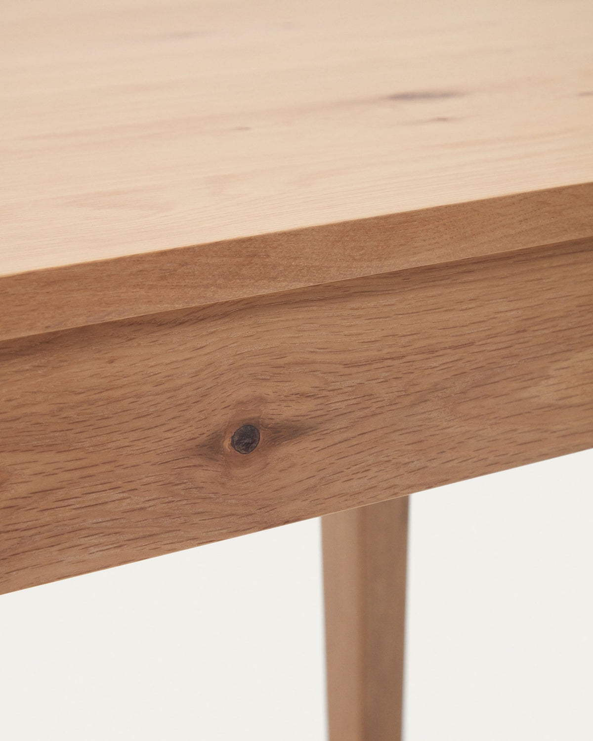 Yain Ausziehtisch aus Eichenfurnier und massiver Eiche 160 (220) x 80 cm in Natur präsentiert im Onlineshop von KAQTU Design AG. Esstisch ist von Kave Home