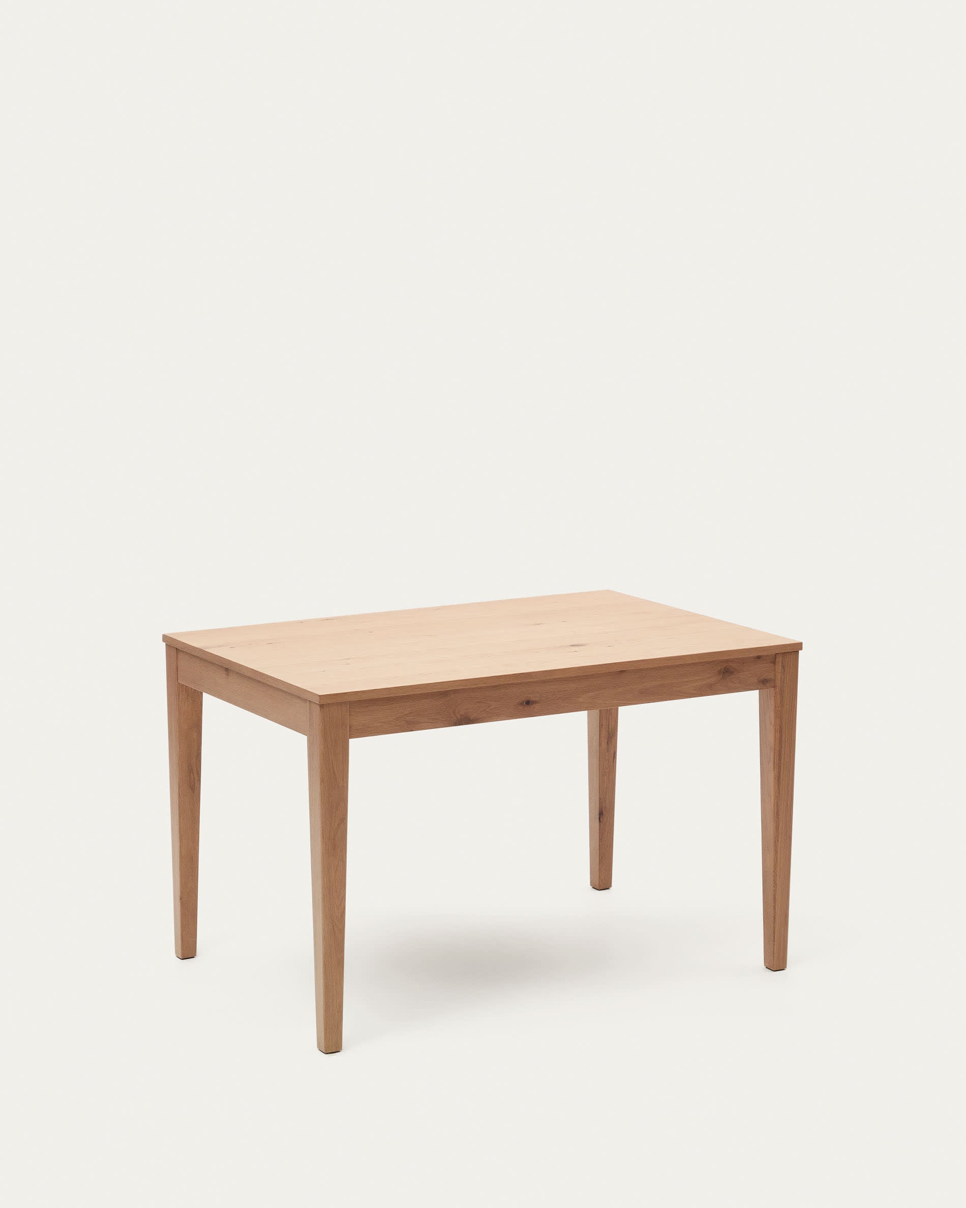 Moderner, ausziehbarer Yain Esstisch aus Eichenfurnier, 120-180 cm, für stilvolle, nachhaltige Esszimmer.