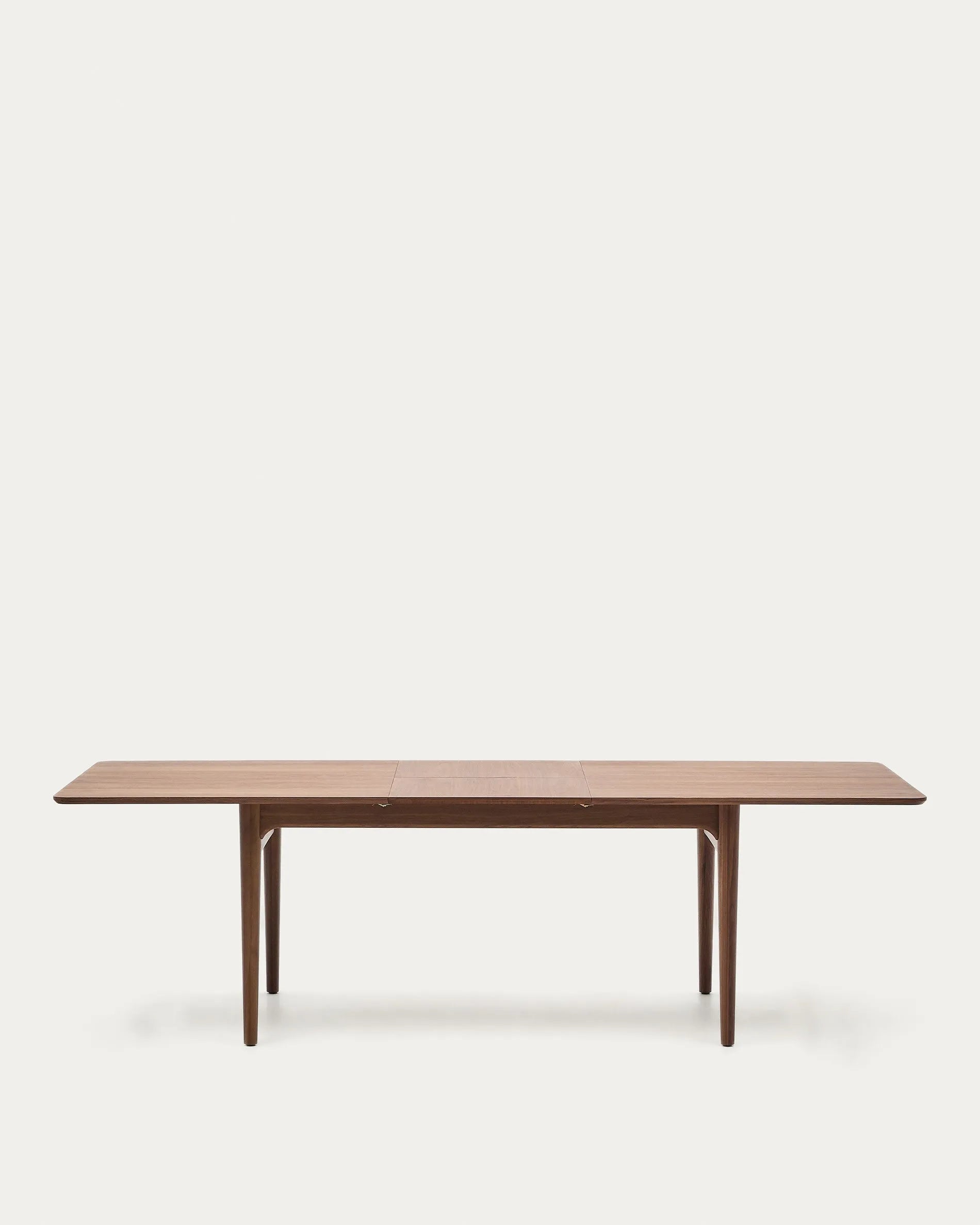 Eleganter ausziehbarer Tisch aus Nussbaumholz, 200-260 cm, FSC-zertifiziert, ideal für moderne Wohn- und Essbereiche.