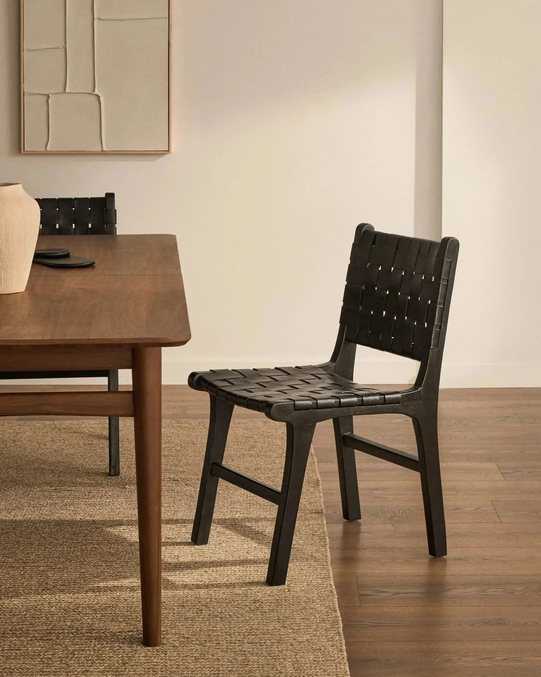 Moderner ausziehbarer Tisch aus Nussbaumholz, 200-260 cm, FSC-zertifiziert, perfekt für stilvolle Wohn- und Esszimmer.