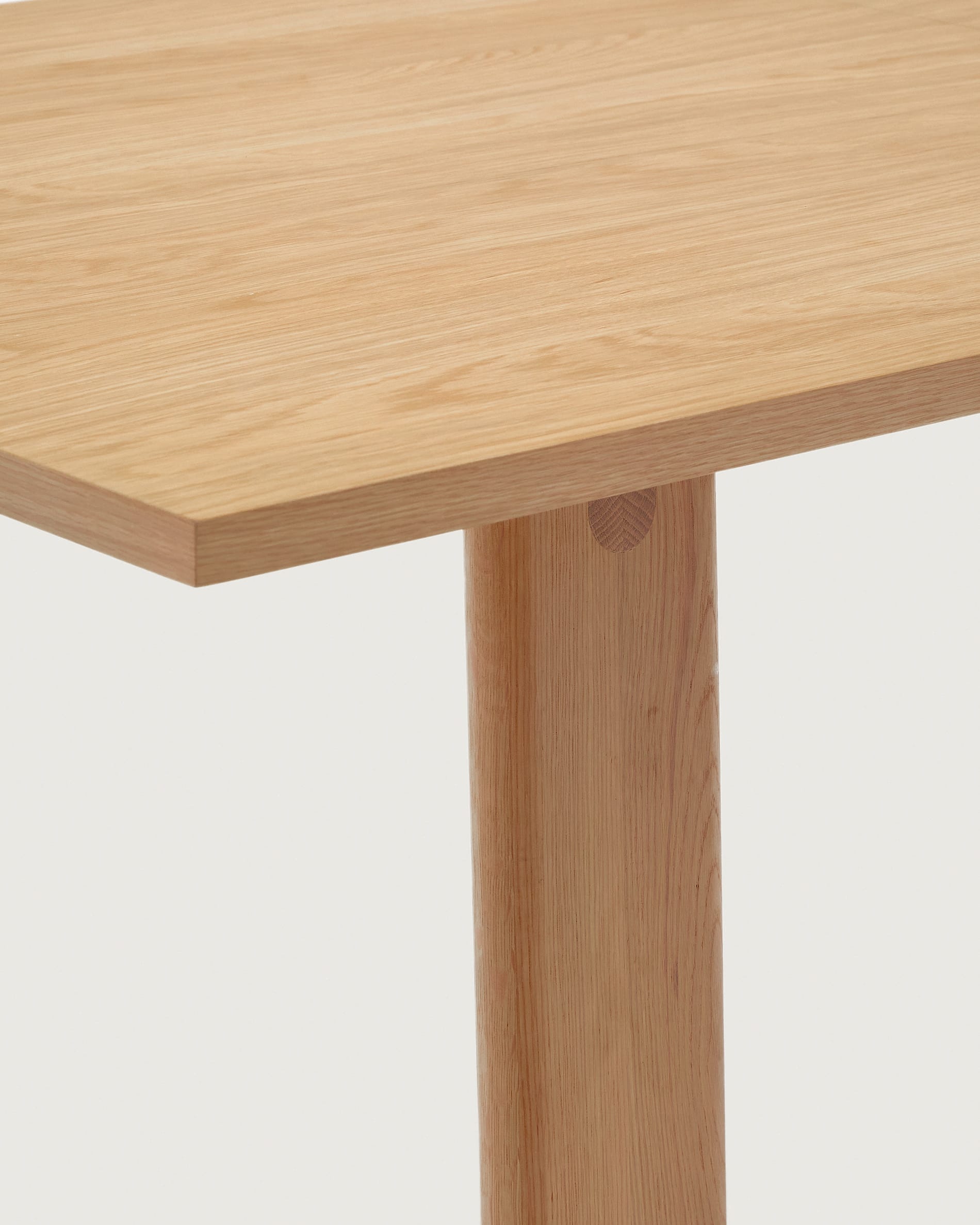 Moderner Arlen Ausziehtisch aus Eiche mit naturfarbenem Finish, FSC-zertifiziert, 200-250 x 95 cm, ideal für stilvolle Räume.