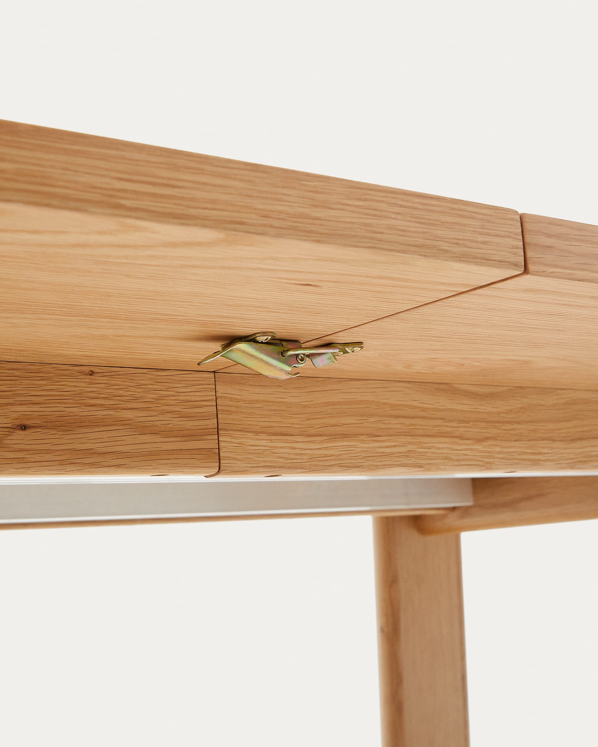 Moderner Arlen Ausziehtisch aus Eiche mit naturfarbenem Finish, FSC-zertifiziert, 200-250 x 95 cm, ideal für stilvolle Räume.