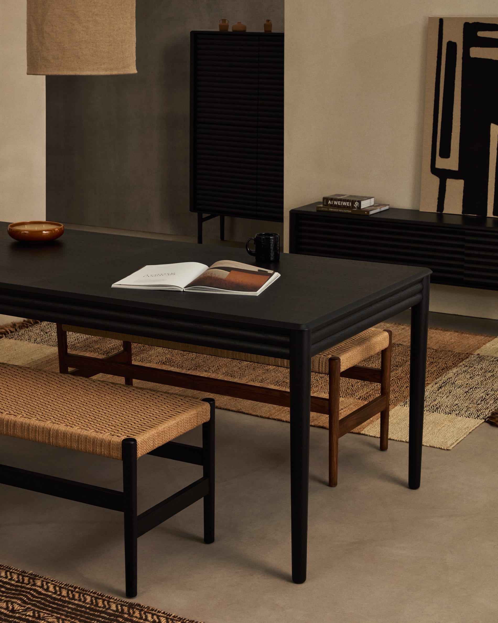 Moderner ausziehbarer Tisch Lenon, Eichenfurnier und Massivholz, schwarz, 200-280x90cm, FSC-zertifiziert, von Kave Home.