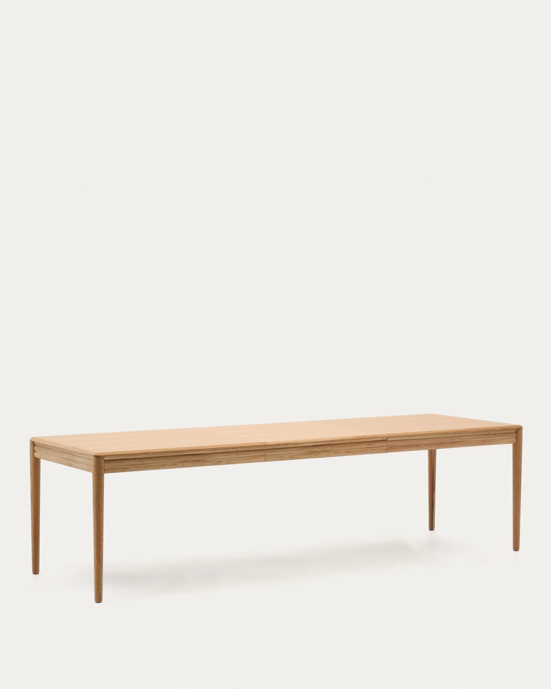 Ausziehbarer Lenon Tisch aus FSC-zertifiziertem Eichenholz, naturfarben, 200-280 cm, perfekt für moderne Esszimmer.
