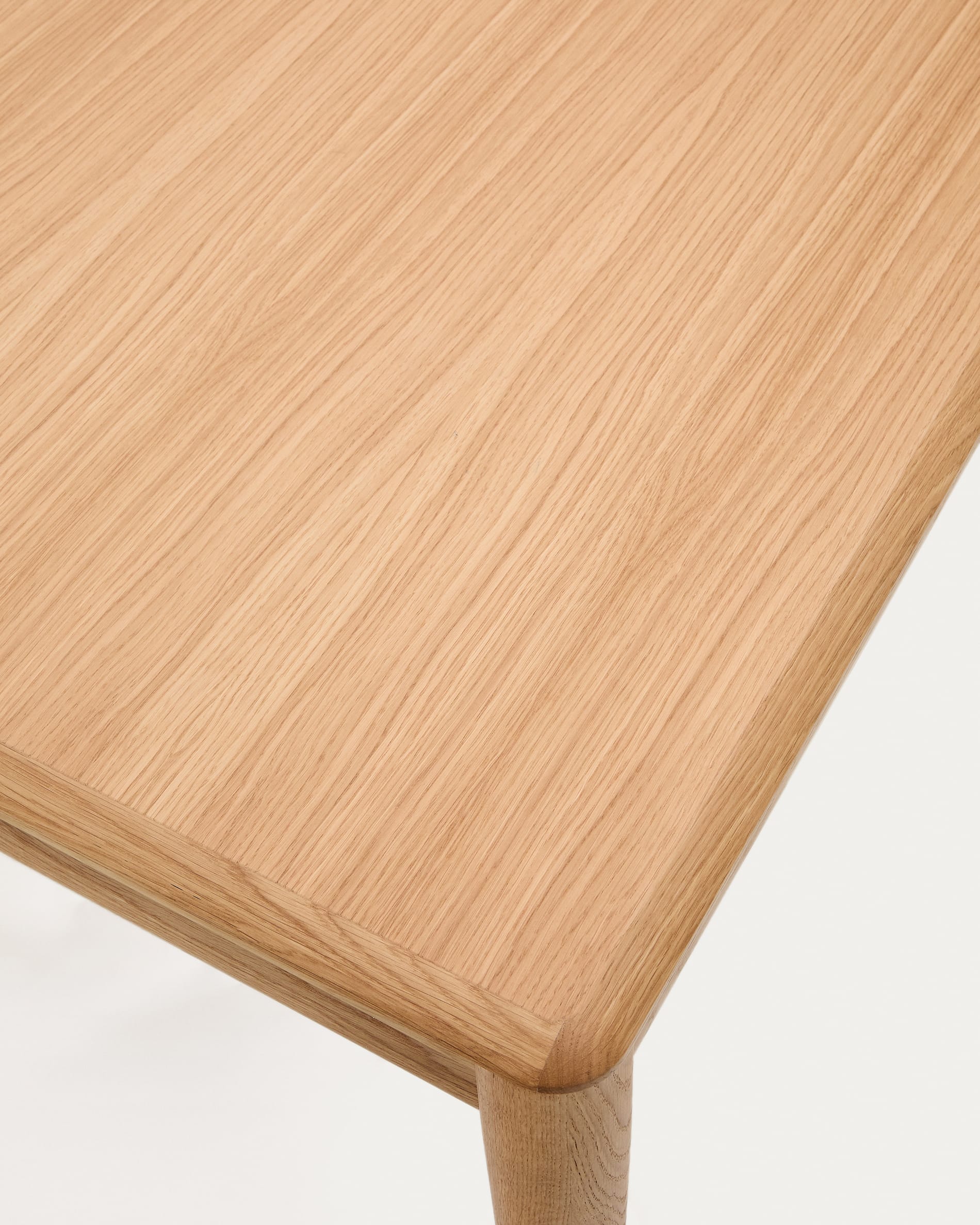 Ausziehbarer Lenon Tisch aus FSC-zertifiziertem Eichenholz, naturfarben, 200-280 cm, perfekt für moderne Esszimmer.