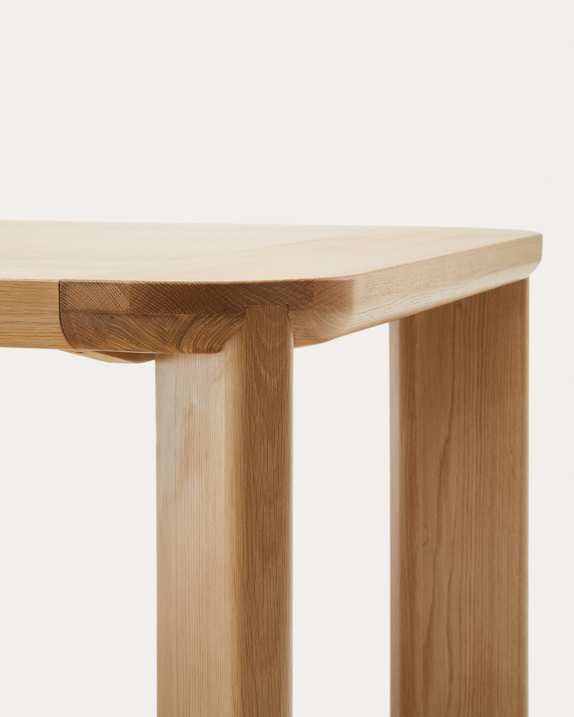 Stilvoller Jondal Tisch aus FSC-zertifiziertem Holz, ausziehbar von 200 auf 280 cm, ideal für modernes Wohnen.