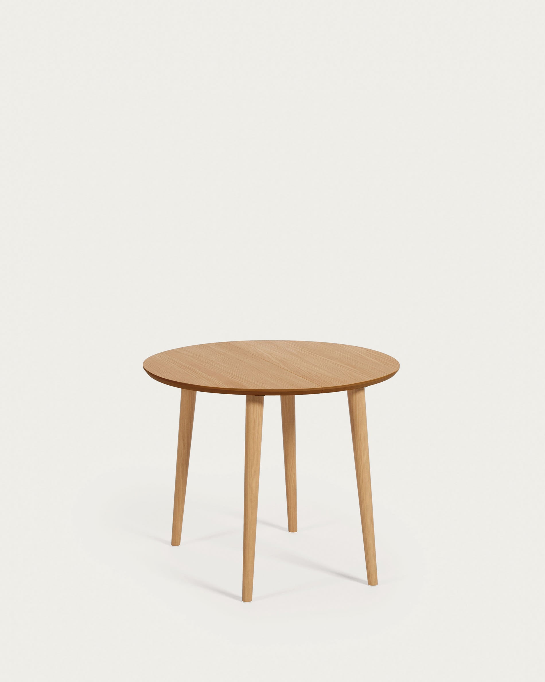 Runder Ausziehtisch Oqui: Flexibel, stabil, elegant. 90-170 cm, Eichenfurnier, Massivholzbeine. Perfekt für gesellige Runden.