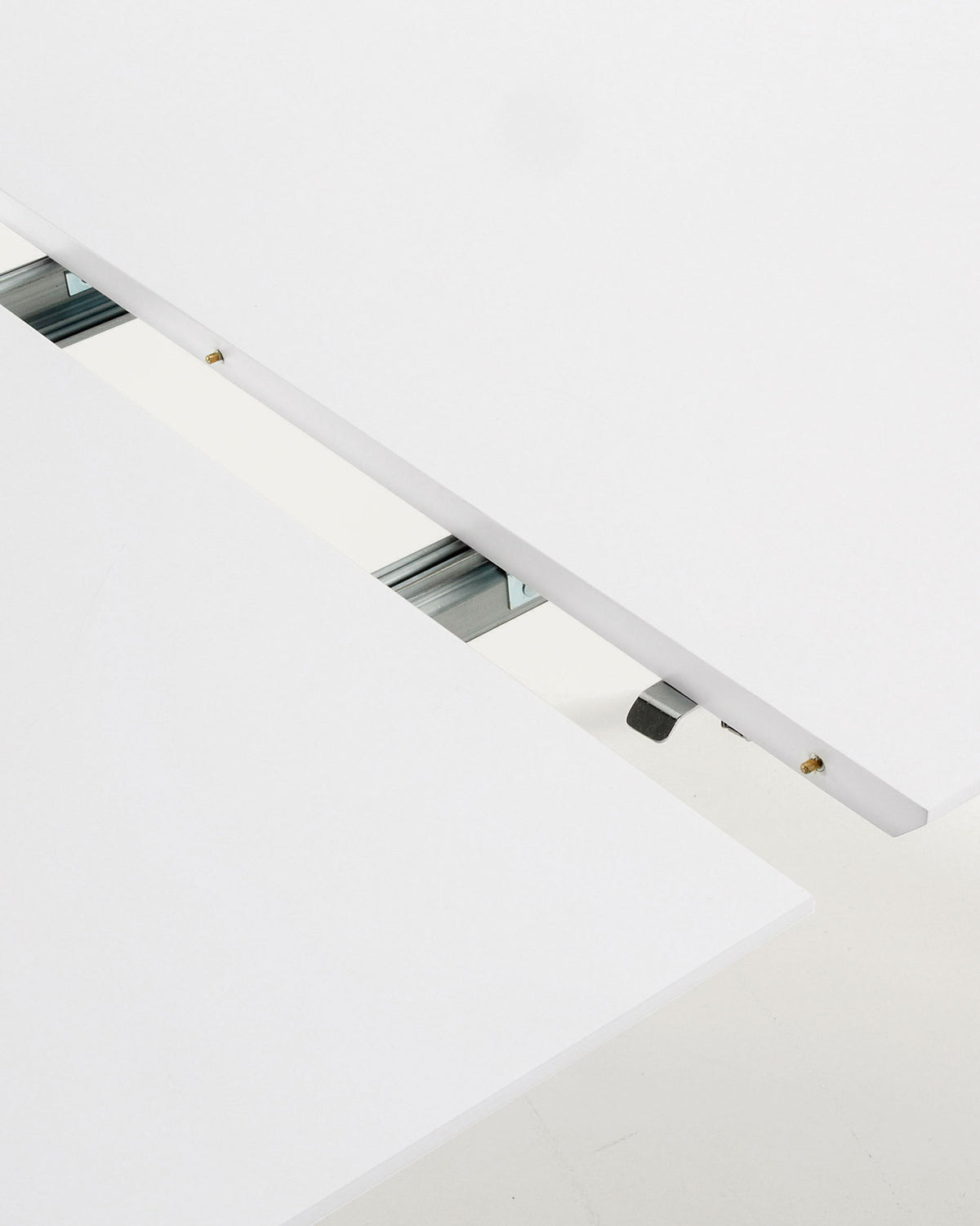 Runder Ausziehtisch Oqui MDF weisse Lackierung Beine aus massiver Buche 90 (170) x 90 cm in Weiss, Natur präsentiert im Onlineshop von KAQTU Design AG. Esstisch ist von Kave Home