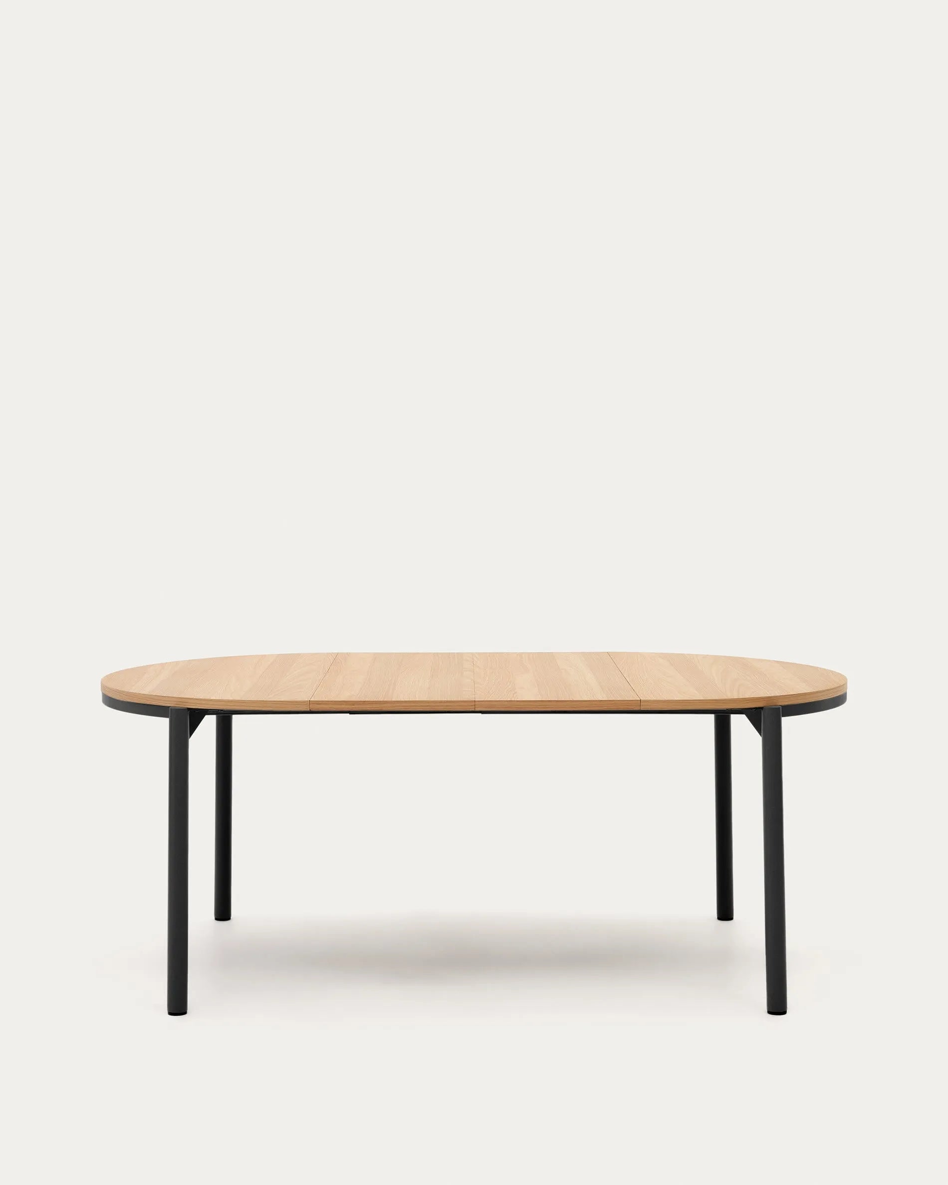 Eleganter runder Ausziehtisch mit Eichenfurnier und schwarzen Stahlbeinen, Ø 120-200 cm, perfekt für moderne Esszimmer.