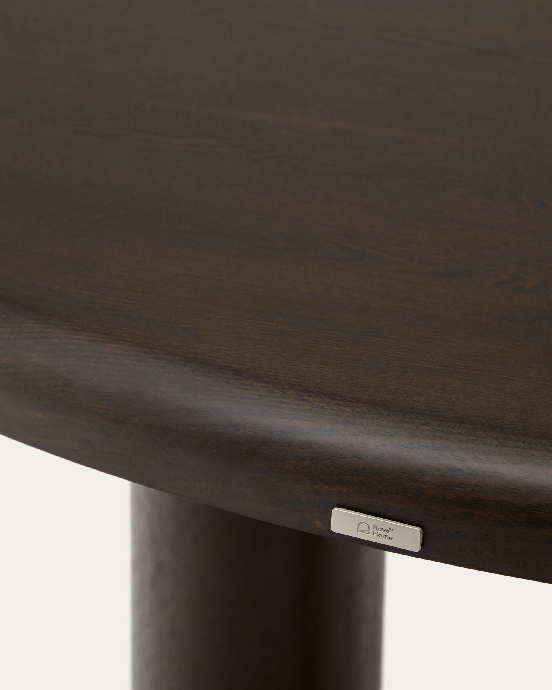 Runder Eschenfurnier-Tisch mit dunklem Finish, Ø 120 cm, perfekt für stilvolle Esszimmer und moderne Wohnräume.