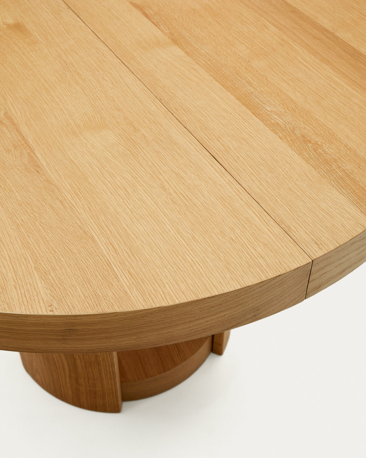 Artis Ausziehtisch rund aus Massivholz und Eichenfurnier FSC 100% 120 (170) x 80 cm in Natur präsentiert im Onlineshop von KAQTU Design AG. Esstisch ist von Kave Home