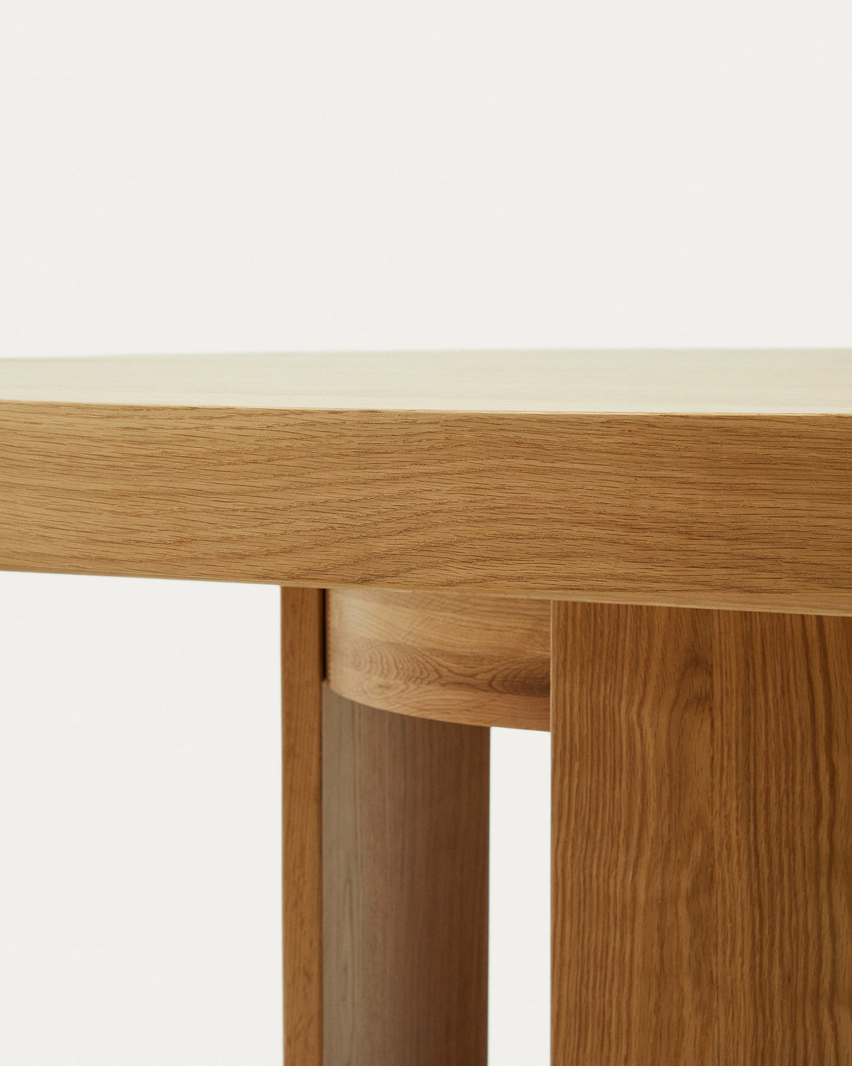 Artis Ausziehtisch rund aus Massivholz und Eichenfurnier FSC 100% 120 (170) x 80 cm in Natur präsentiert im Onlineshop von KAQTU Design AG. Esstisch ist von Kave Home