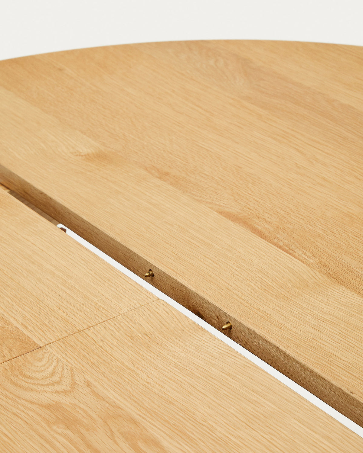 Artis Ausziehtisch rund aus Massivholz und Eichenfurnier FSC 100% 120 (170) x 80 cm in Natur präsentiert im Onlineshop von KAQTU Design AG. Esstisch ist von Kave Home