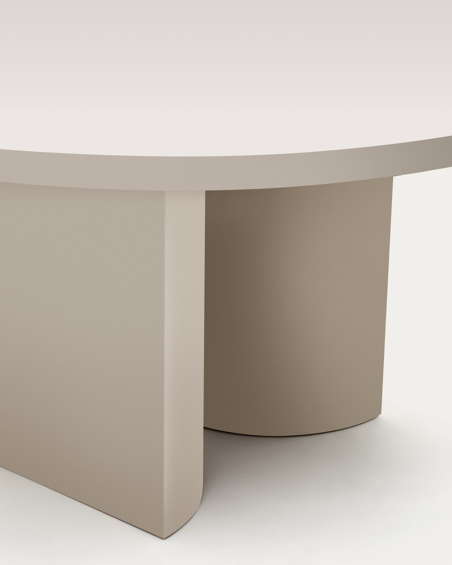 Moderner runder Tisch Nealy von Kave Home, Ø 150 cm, aus langlebigem MDF mit stilvollem eierschalfarbenem Finish – ideal für gesellige Runden.