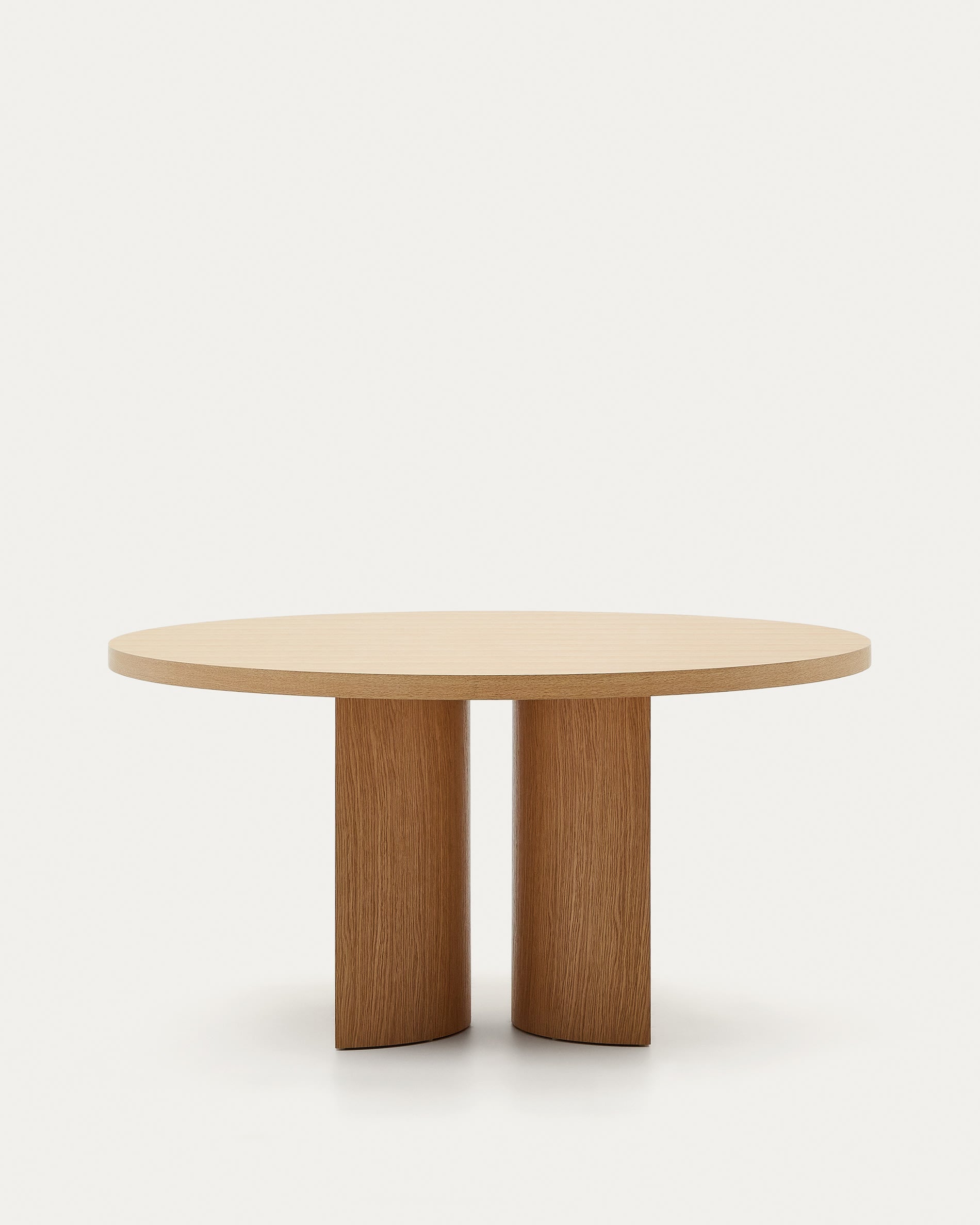 Runder Esstisch aus Eichenfurnier, Ø 150 cm, naturfarben, ideal für moderne und klassische Wohnräume, stilvoll und hochwertig.