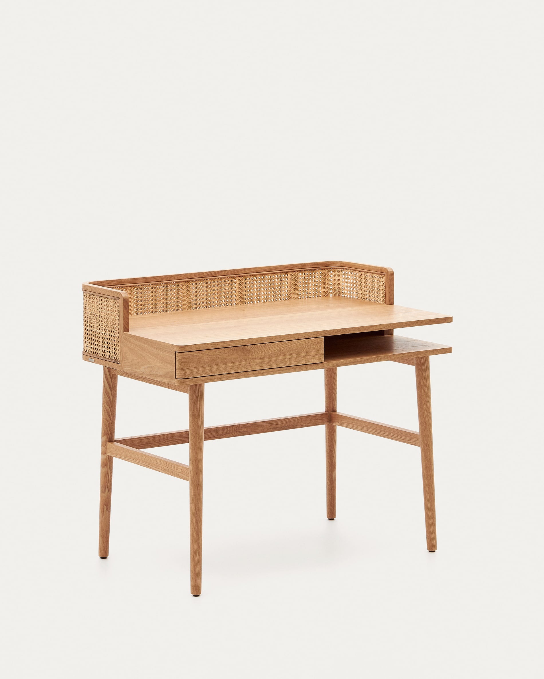 3D-Modell des eleganten Araxi Tisches aus Eschenfurnier, massiver Esche & Rattan, 105x62 cm, für stilvolle Home Offices.