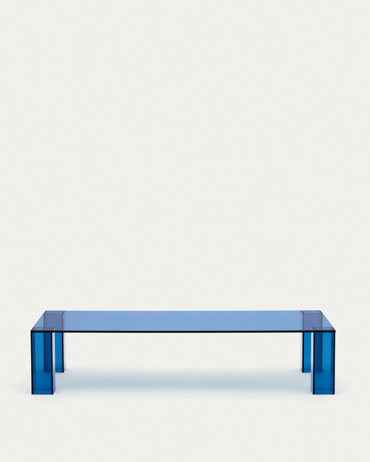 Couchtisch Adularia aus gehärtetem Glas in Blau 140 x 60 cm in Blau präsentiert im Onlineshop von KAQTU Design AG. Couchtisch ist von Kave Home