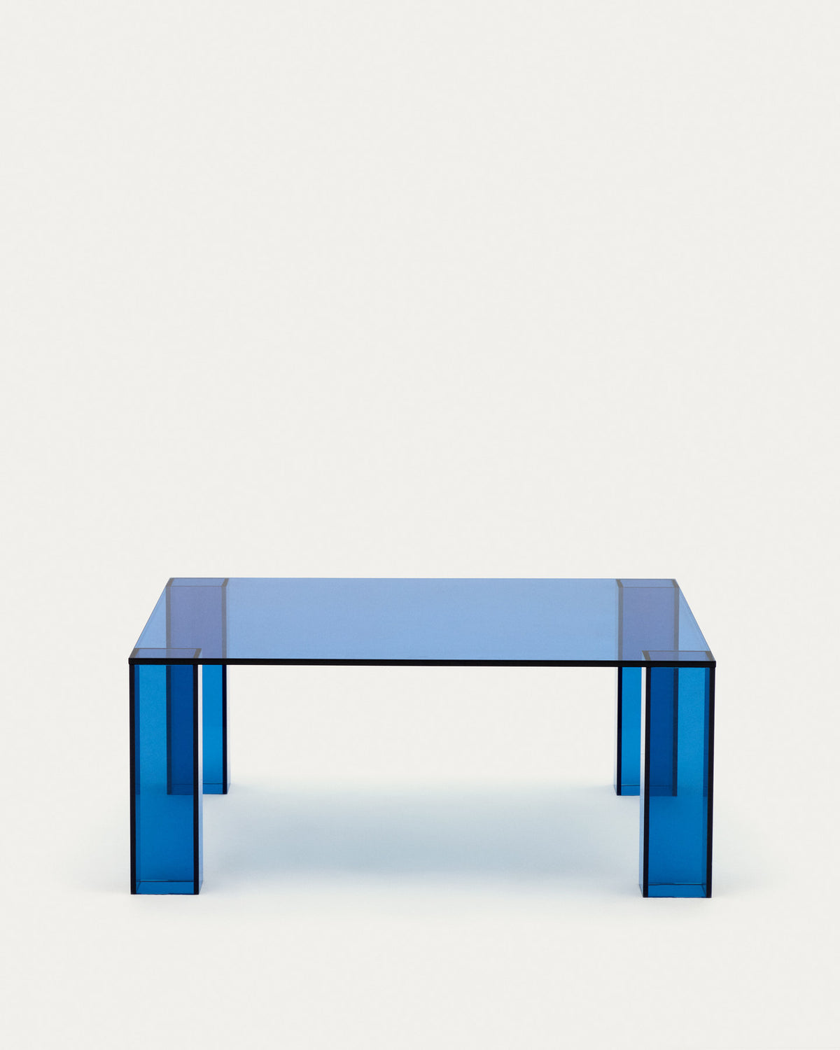 Beistelltisch Adularia aus  gehärtetem Glas in Blau 85 x 85 cm in Blau präsentiert im Onlineshop von KAQTU Design AG. Couchtisch ist von Kave Home