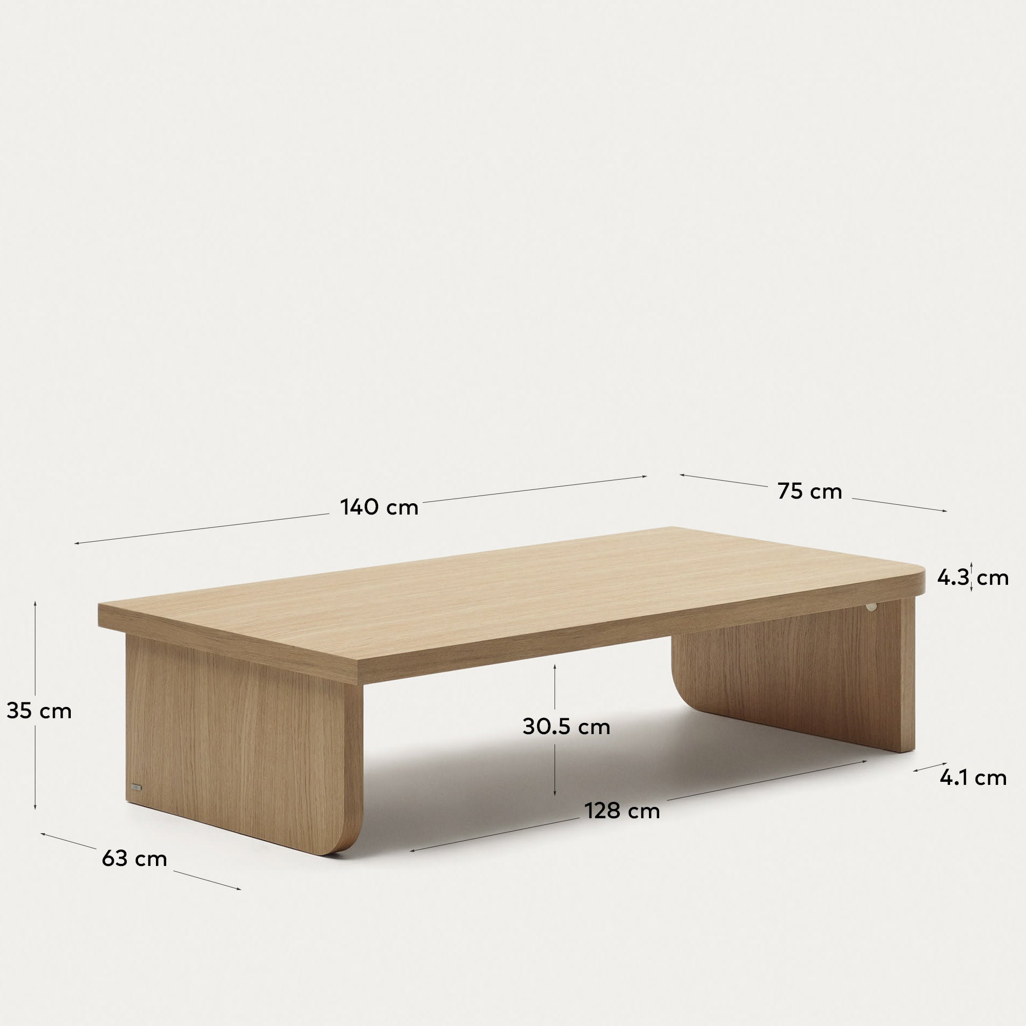 Eleganter Oaq Couchtisch aus hochwertigem Eichenfurnier, 140 x 75 cm, mit natürlichem Finish und nachhaltiger FSC Mix Credit-Zertifizierung von Kave Home.